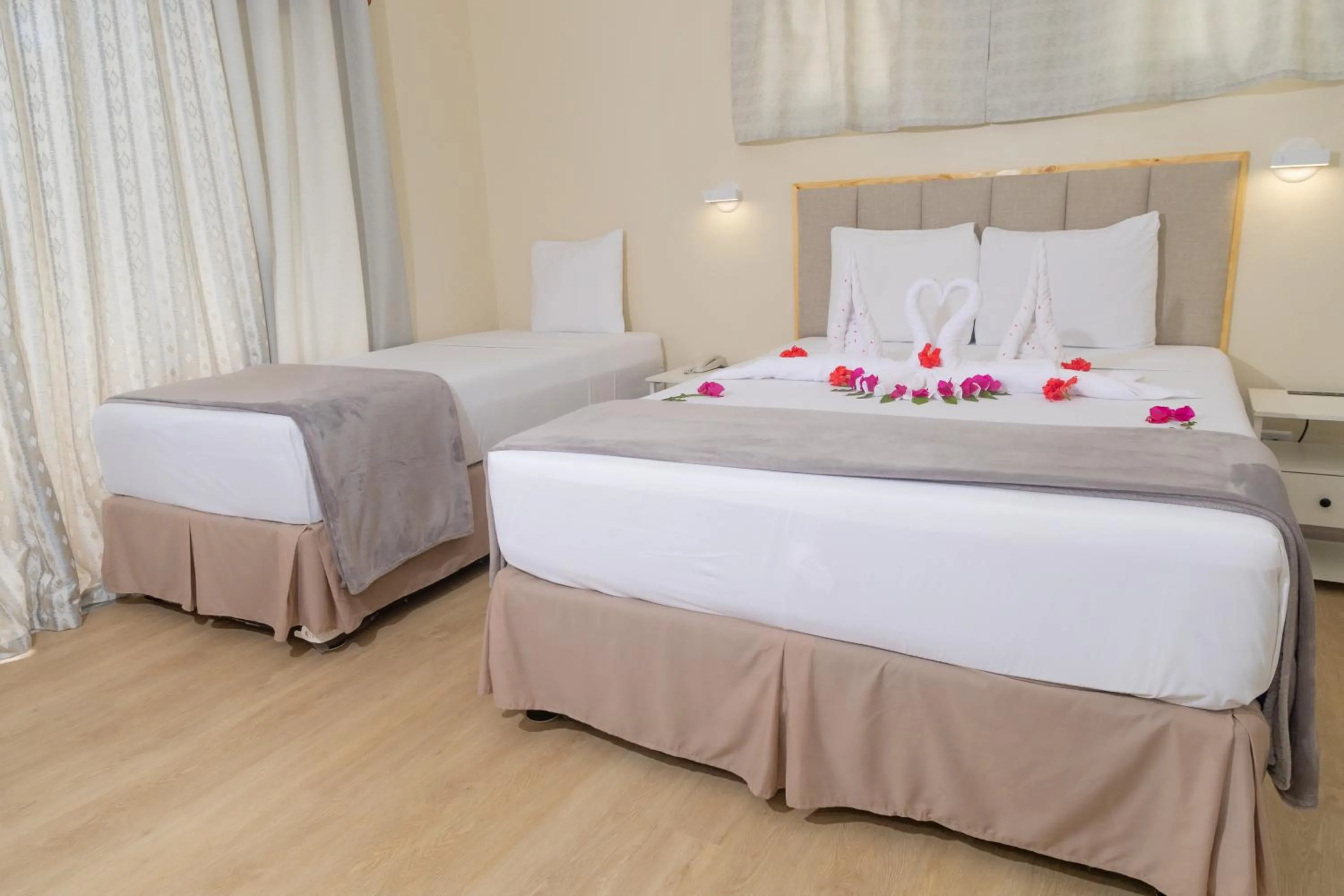 Bedroom, Bed in Crown Point Beach Hotel