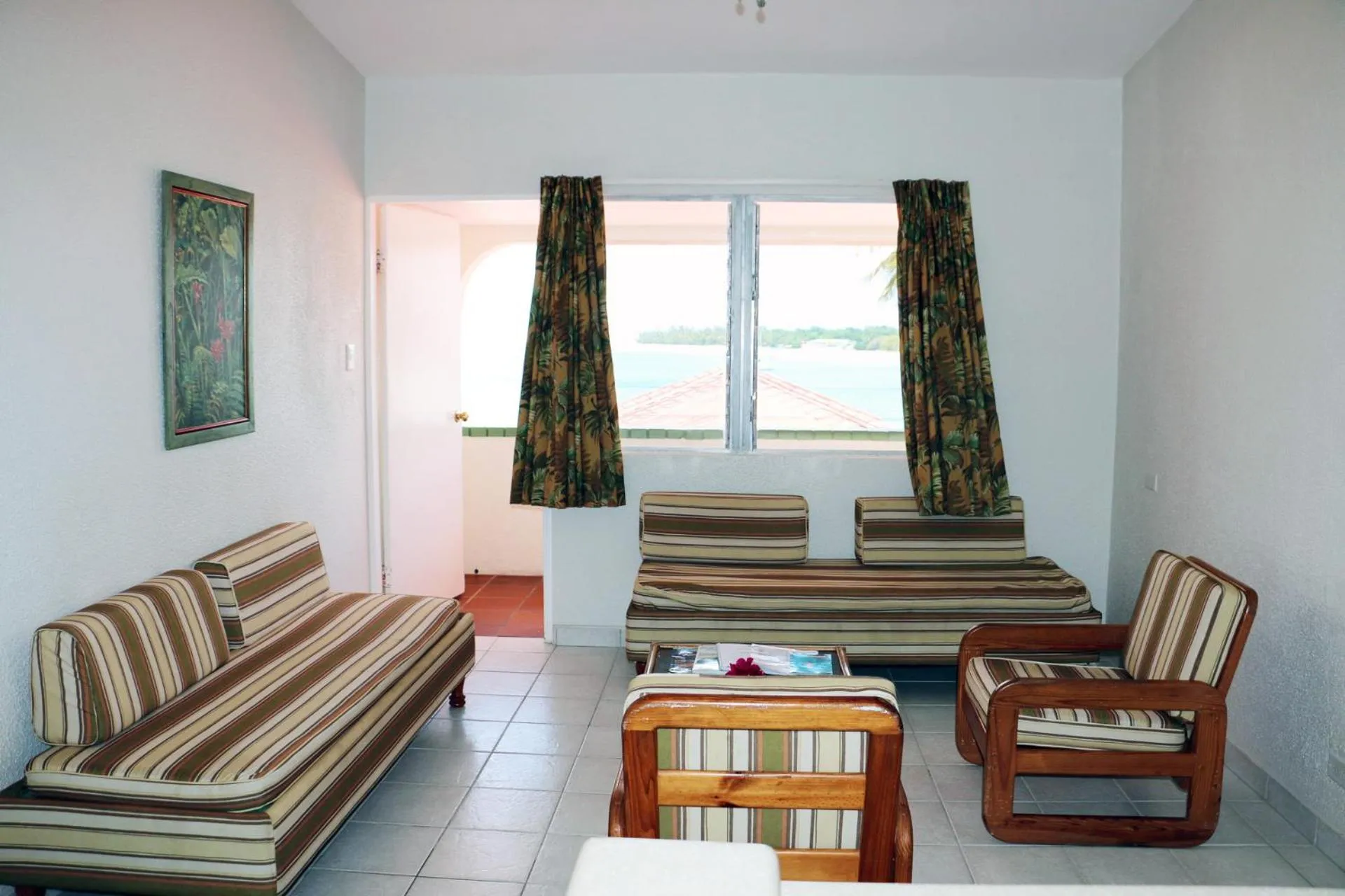 Living room in Crown Point Beach Hotel
