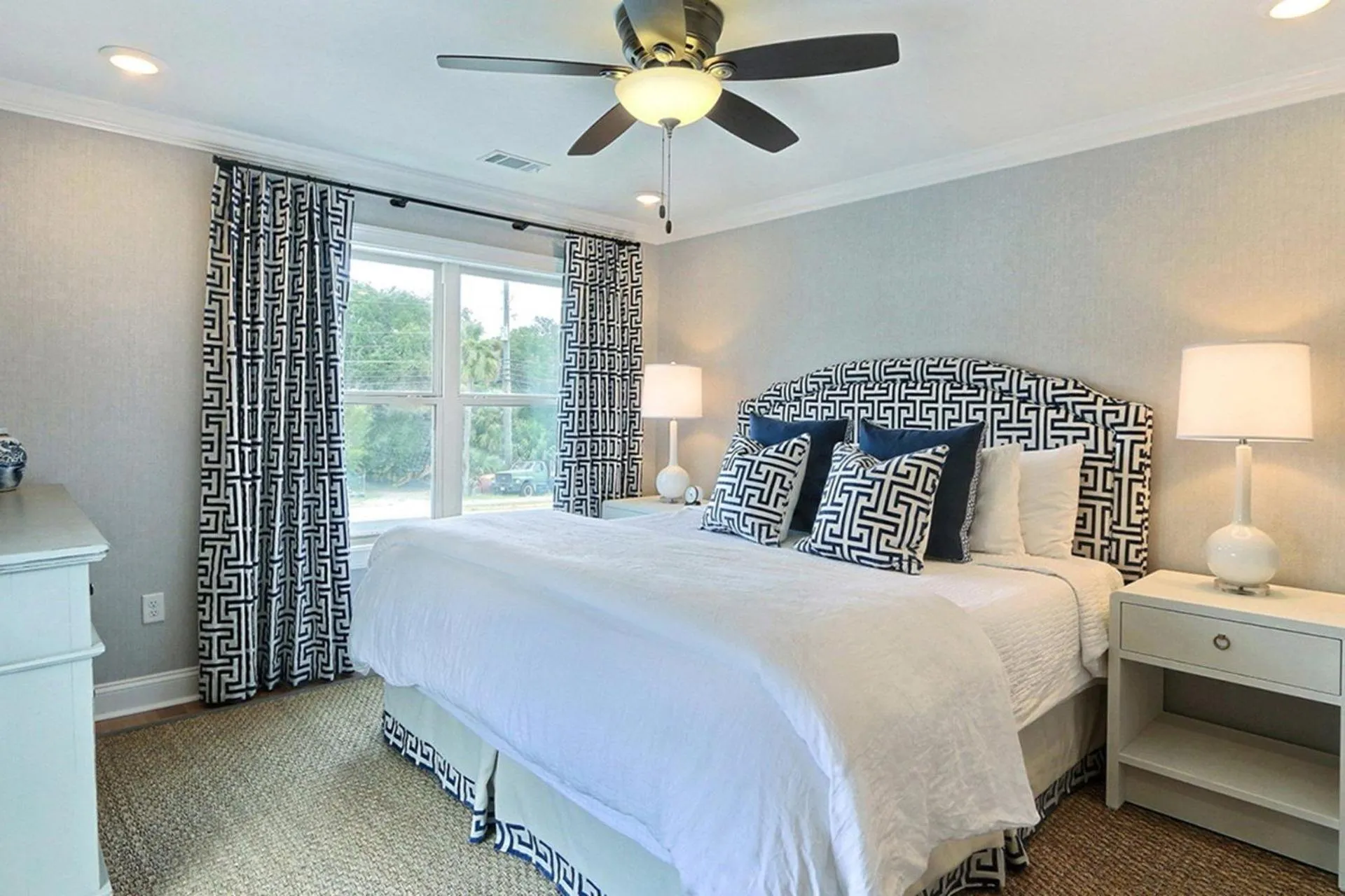 Bed in El Rey Collection 3