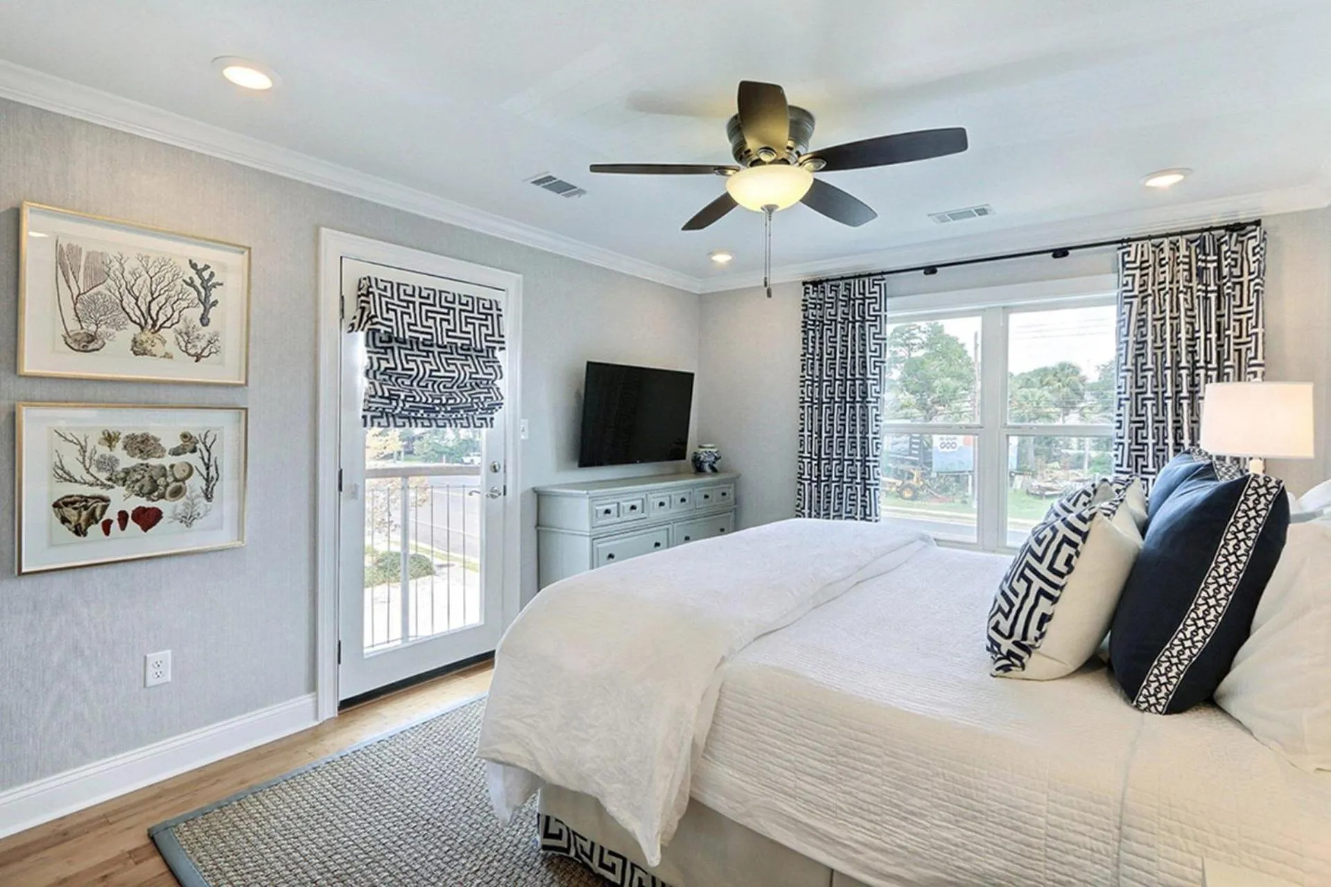 Bed in El Rey Collection 3