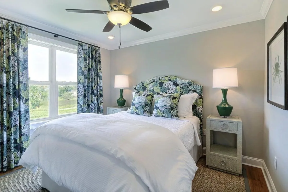 Bed in El Rey Collection 6