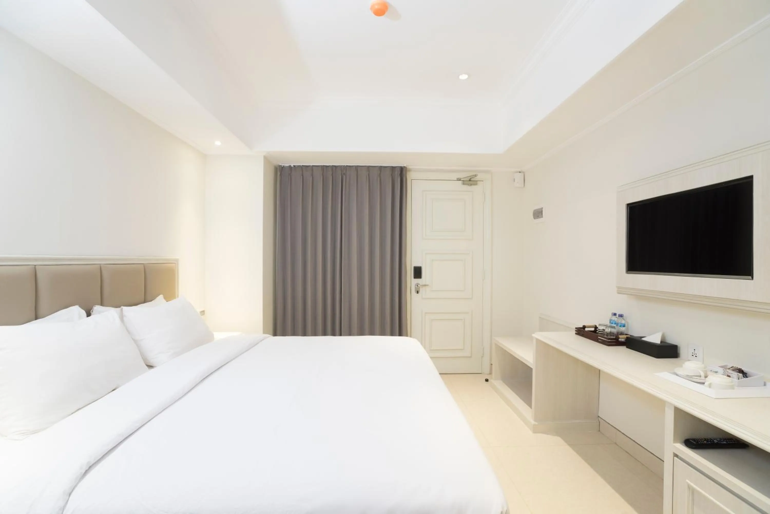 TV and multimedia, Bed in Alron Hotel Kuta Powered by Archipelago