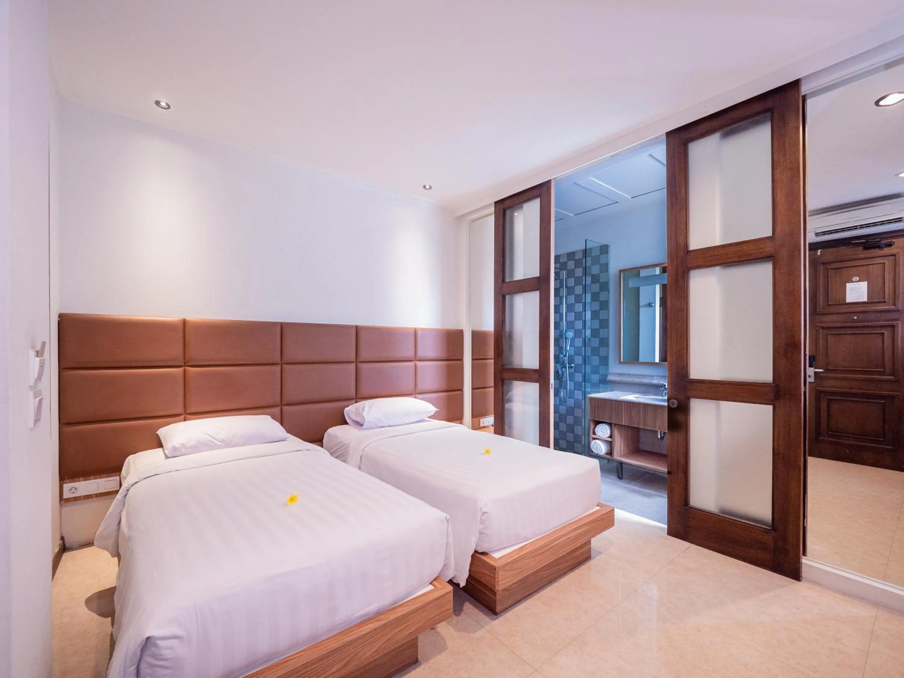 Bed in Alron Hotel Kuta Powered by Archipelago