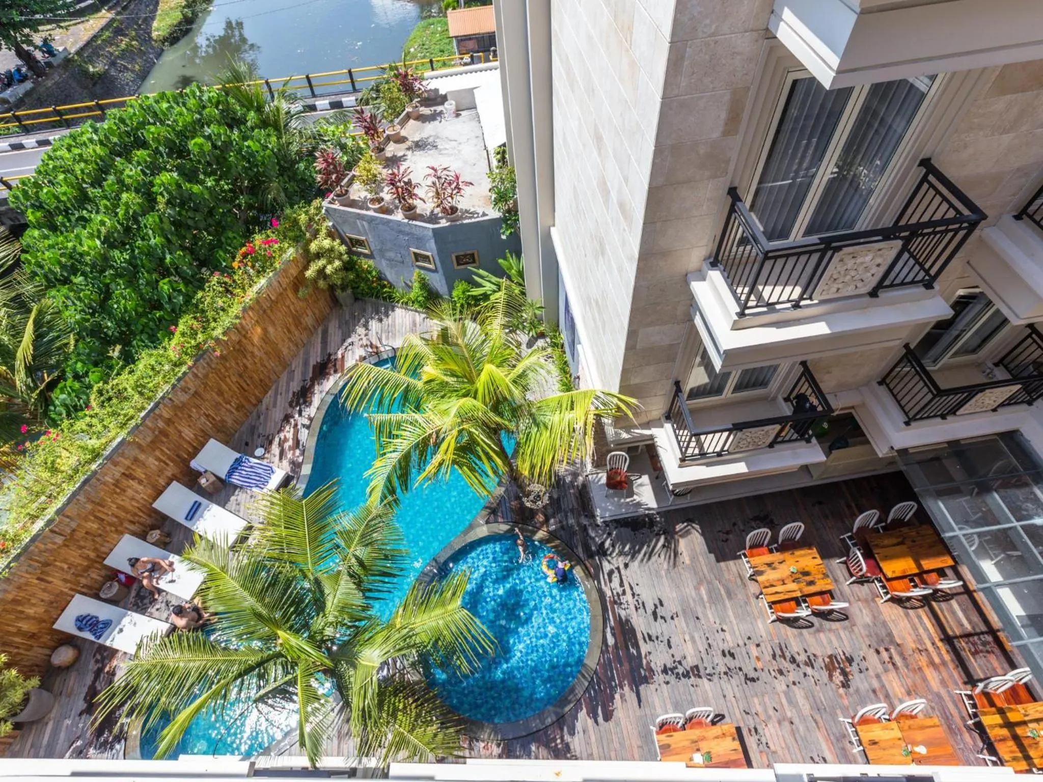 Property building in Alron Hotel Kuta Powered by Archipelago