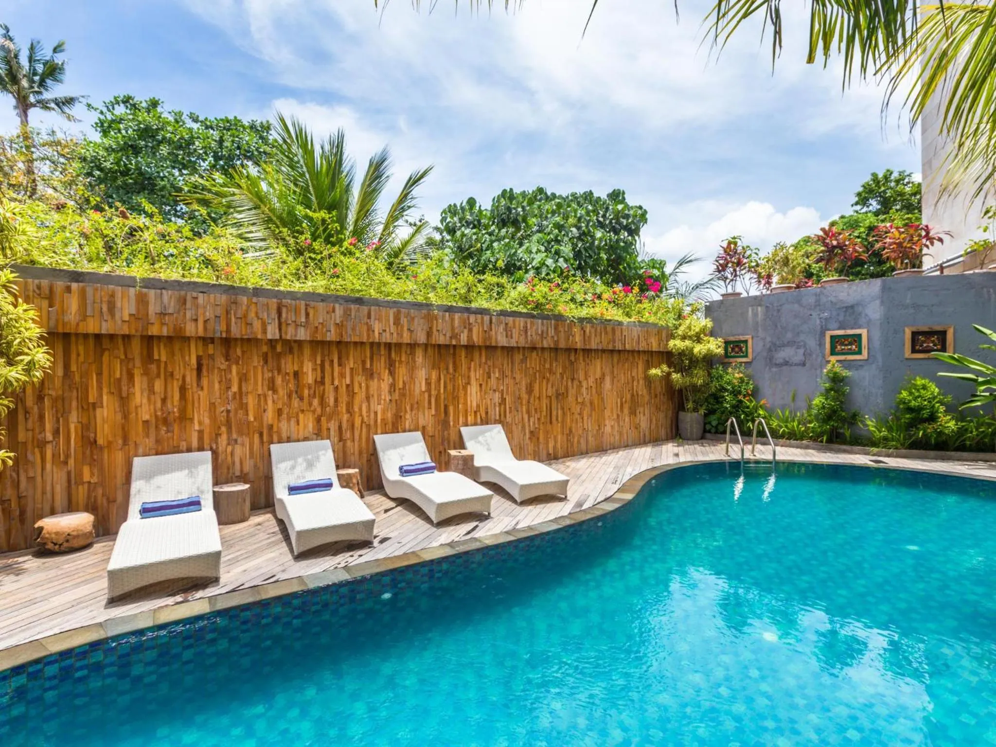 Pool view in Alron Hotel Kuta Powered by Archipelago