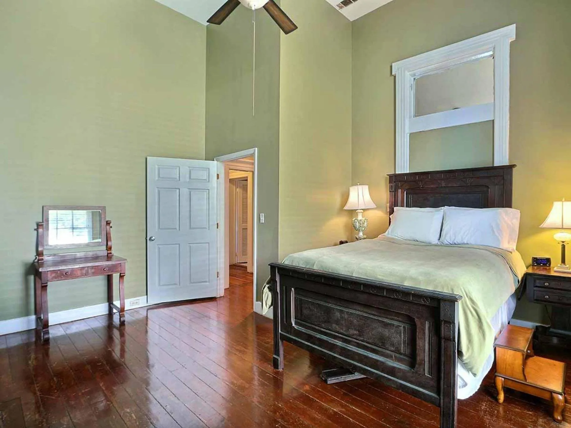 Bed in Diplomat House