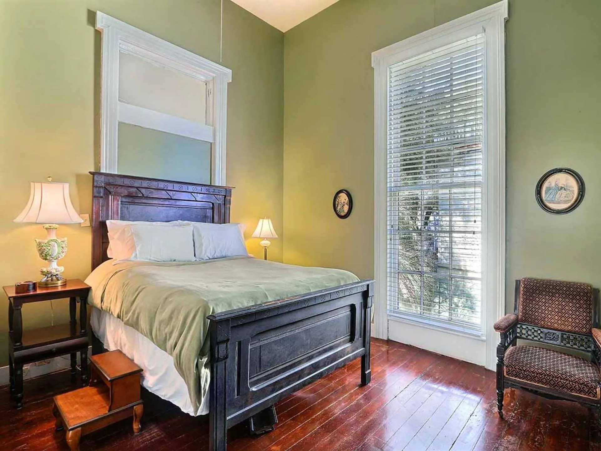 Bed in Diplomat House