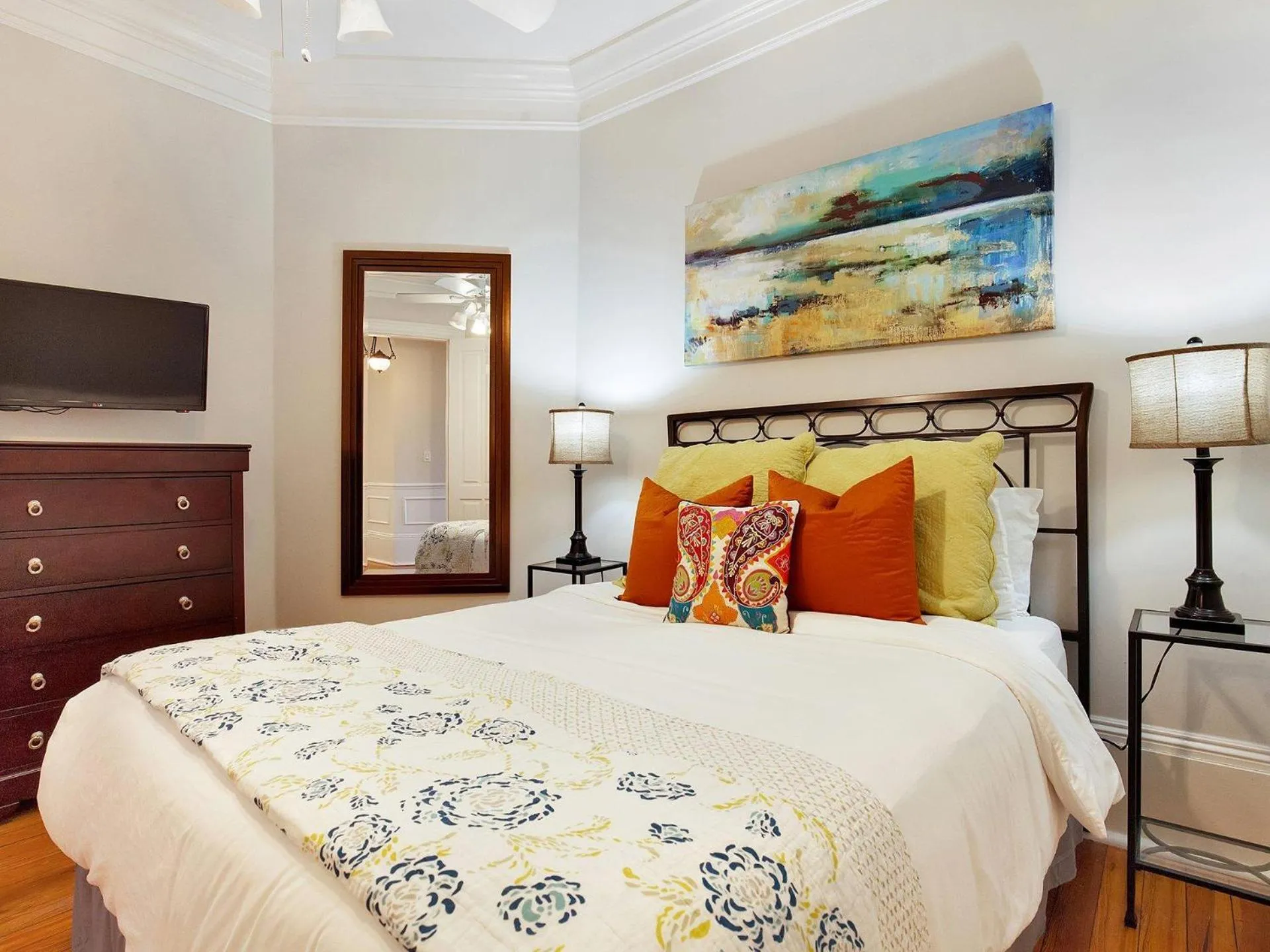 Bed in Whitfield Square