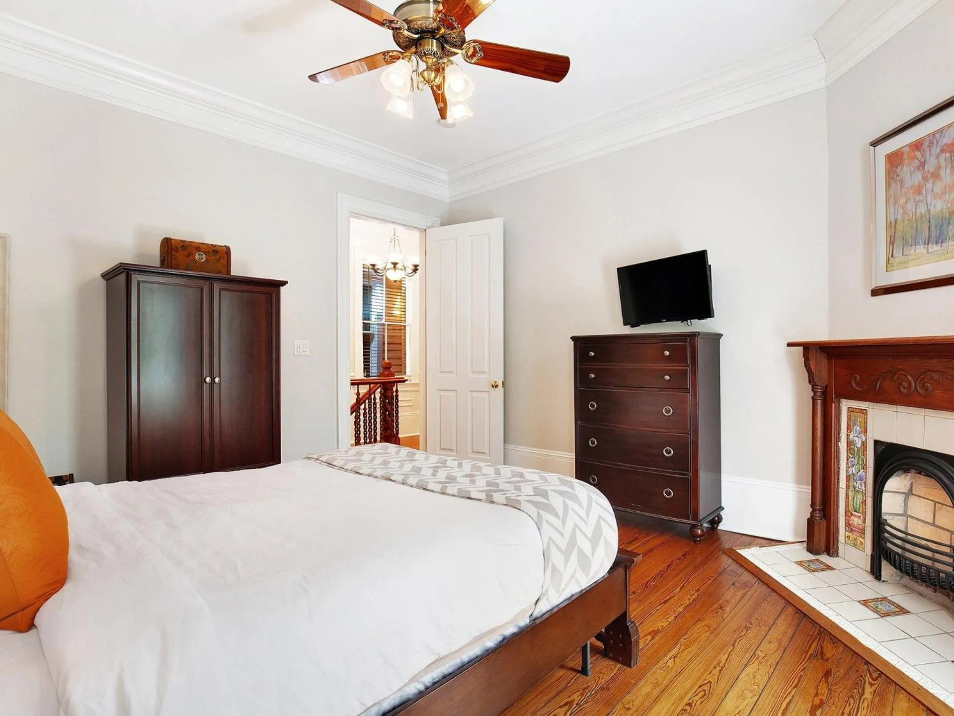 Bed in Whitfield Square