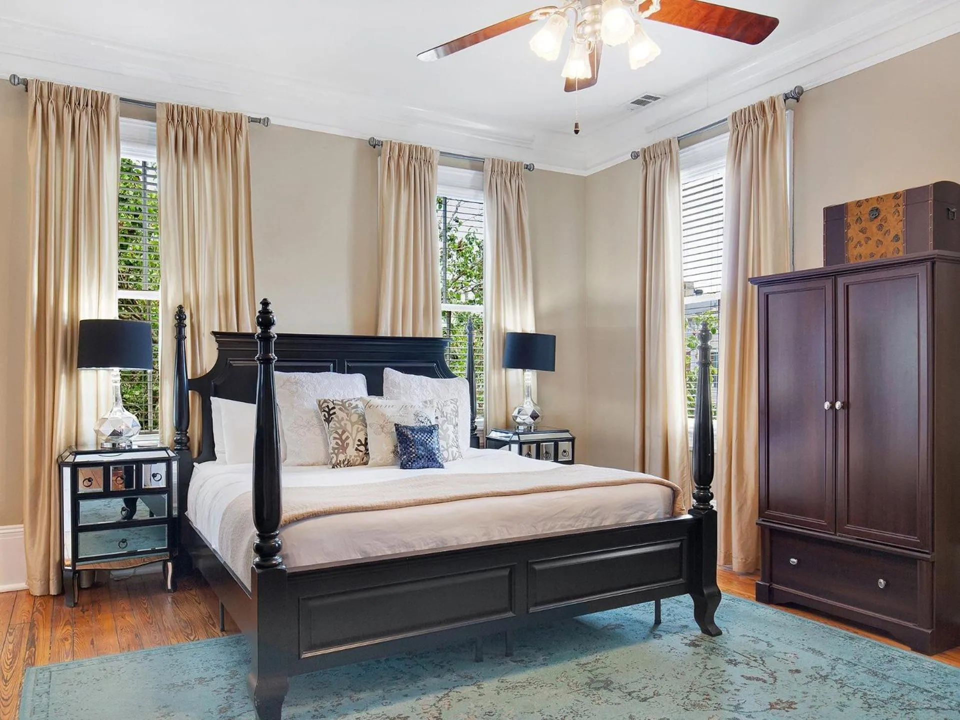 Bed in Whitfield Square