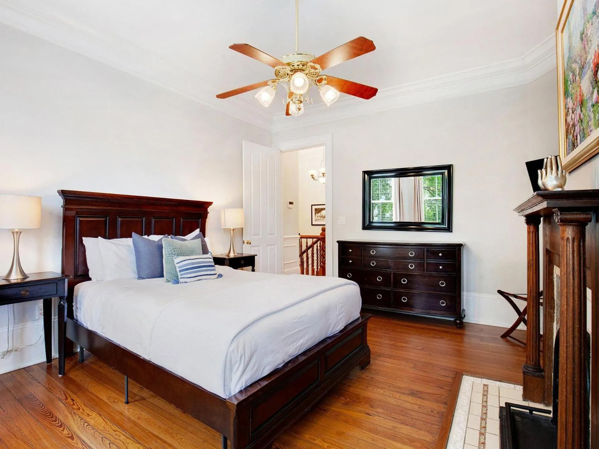 Bed in Whitfield Square