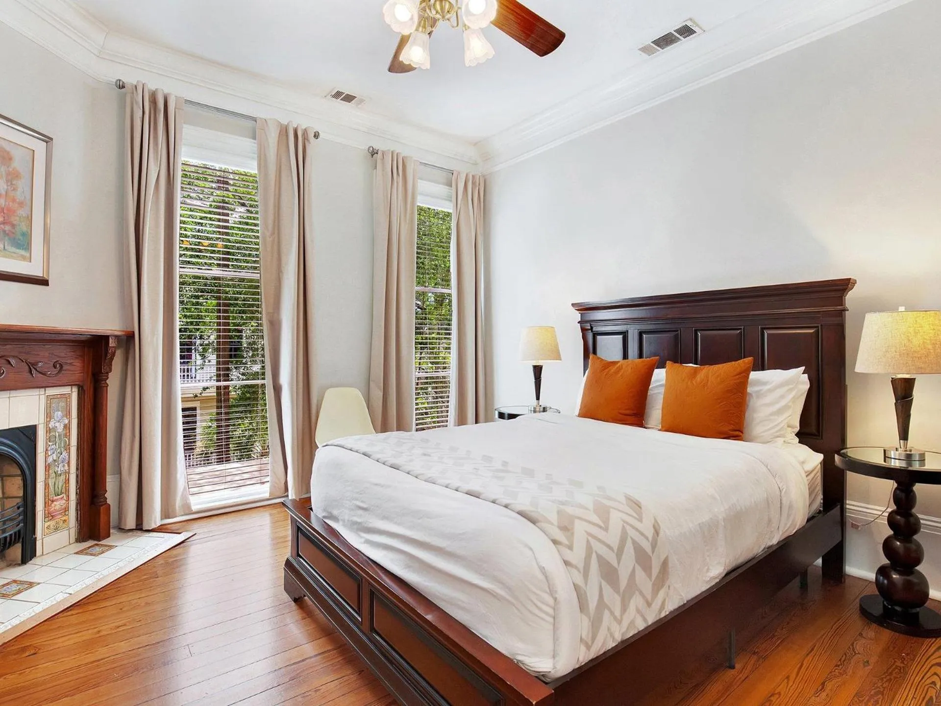 Bed in Whitfield Square