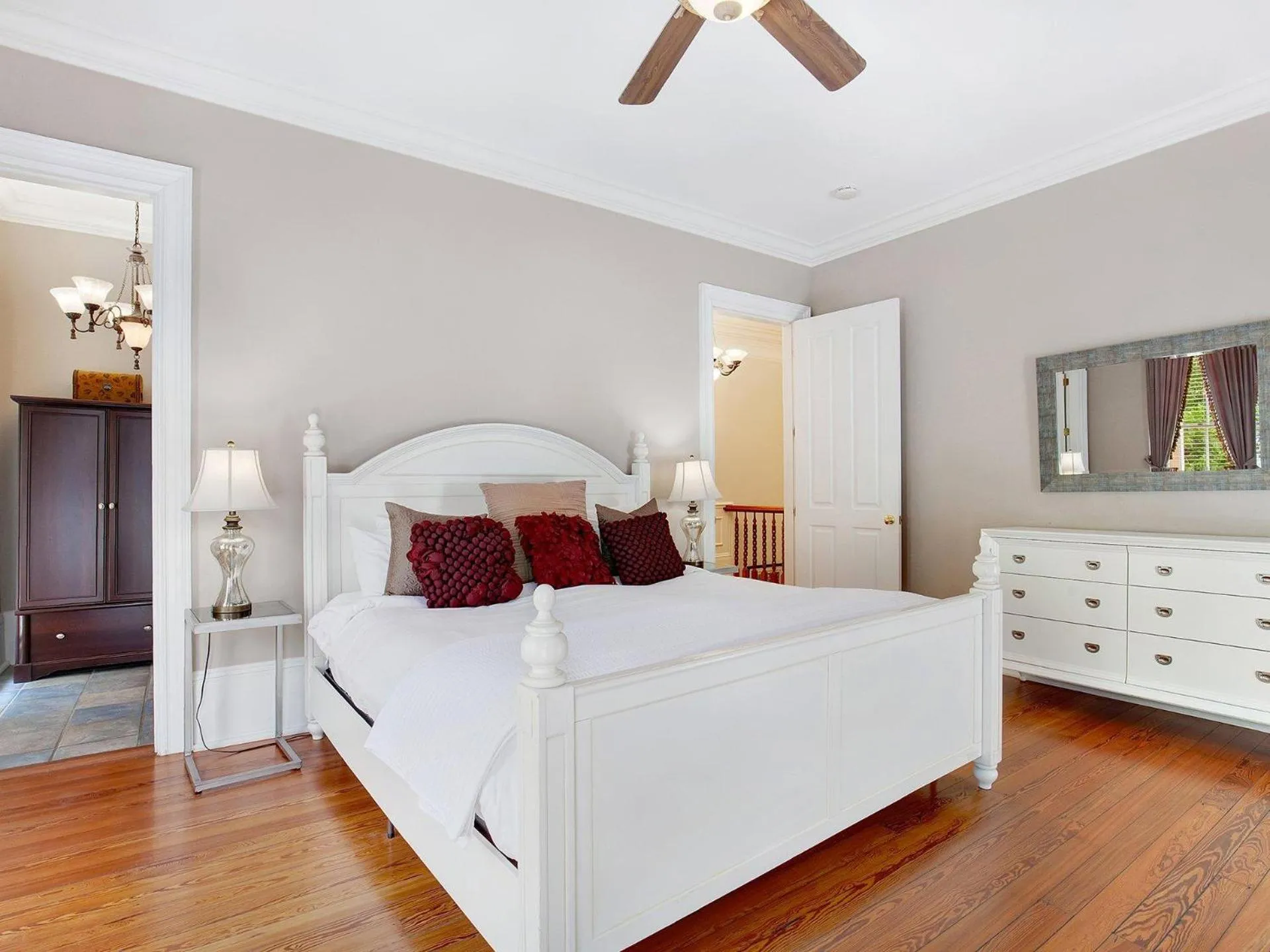 Bed in Whitfield Square