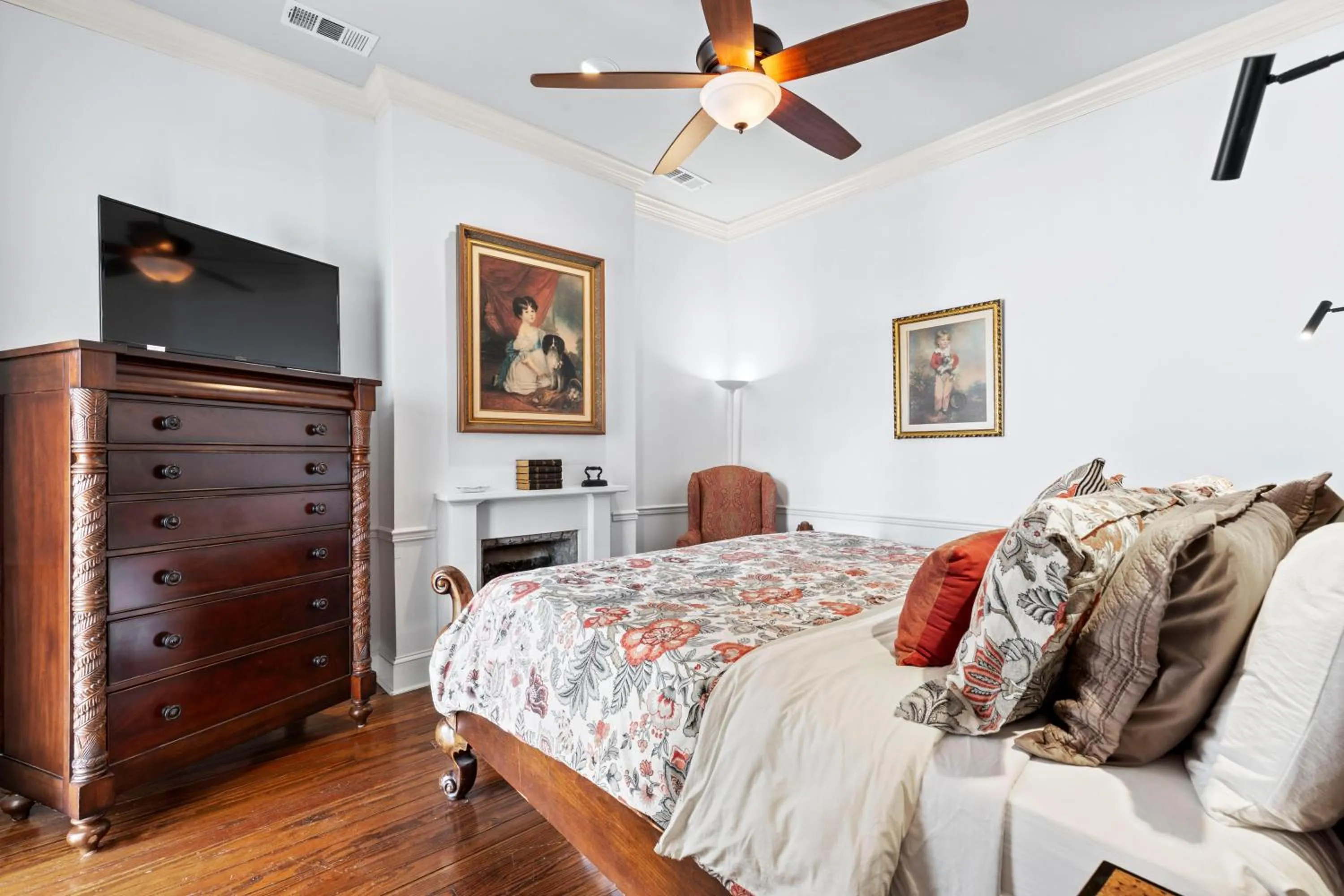 Bed in Carly`s Retreat