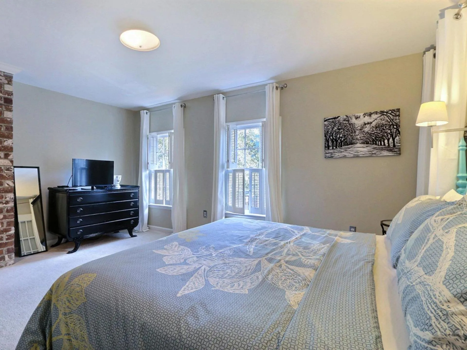 Bed in Pickett`s Place