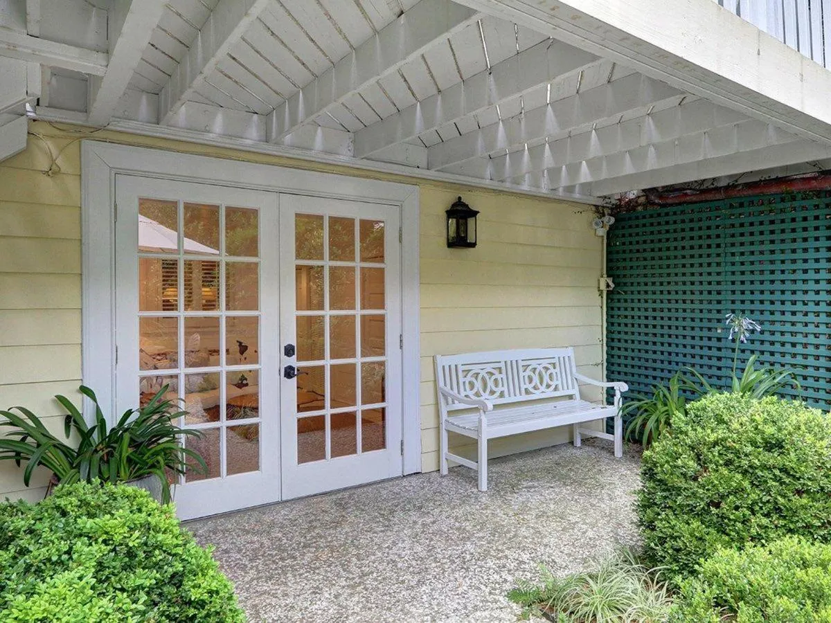 Jones Street Retreat