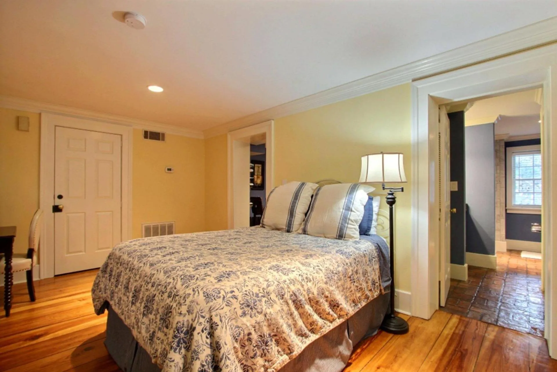 Bed in Bird Baldwin Magnolia Suite