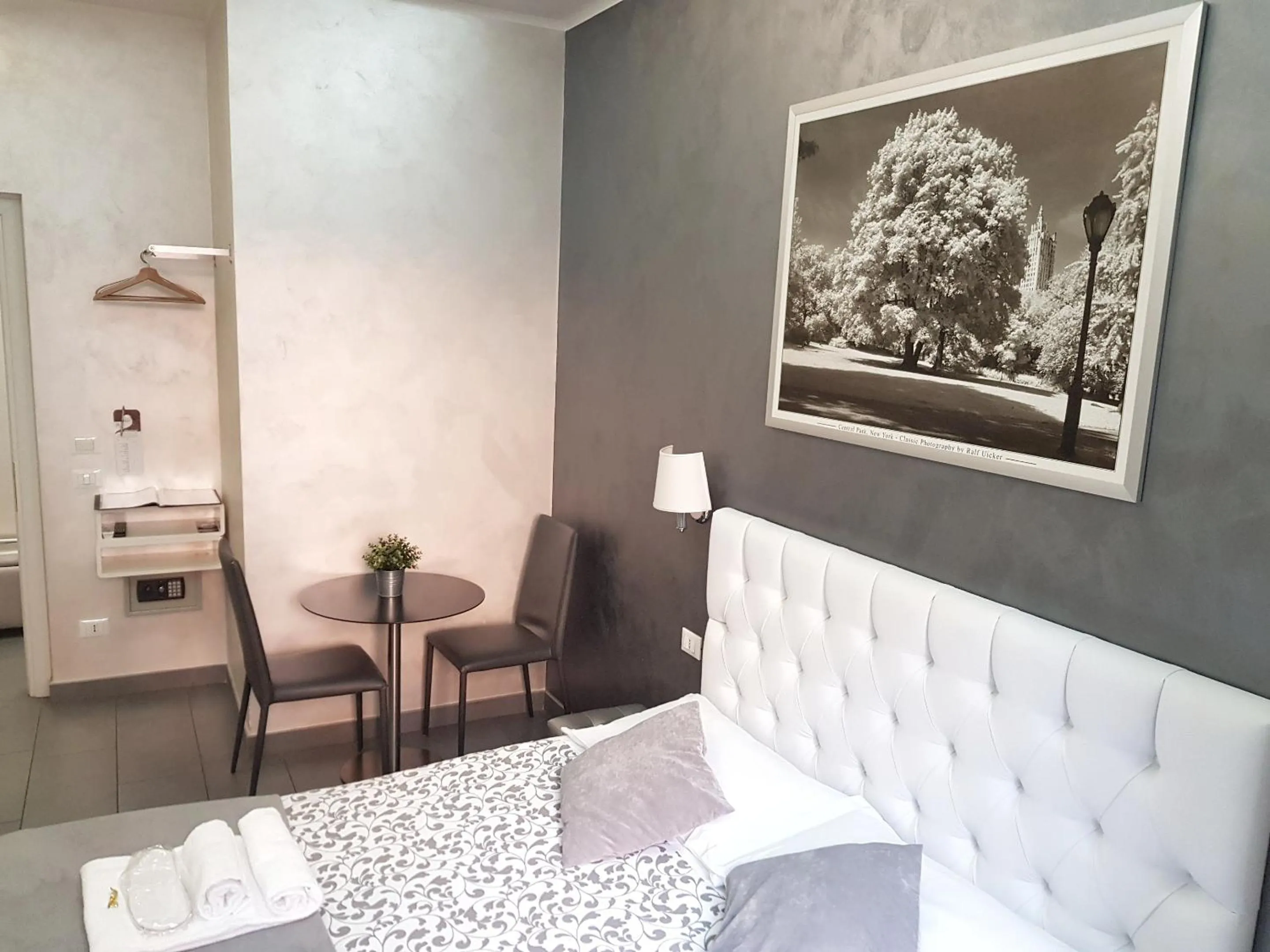 Bed in Relais Cavour Inn