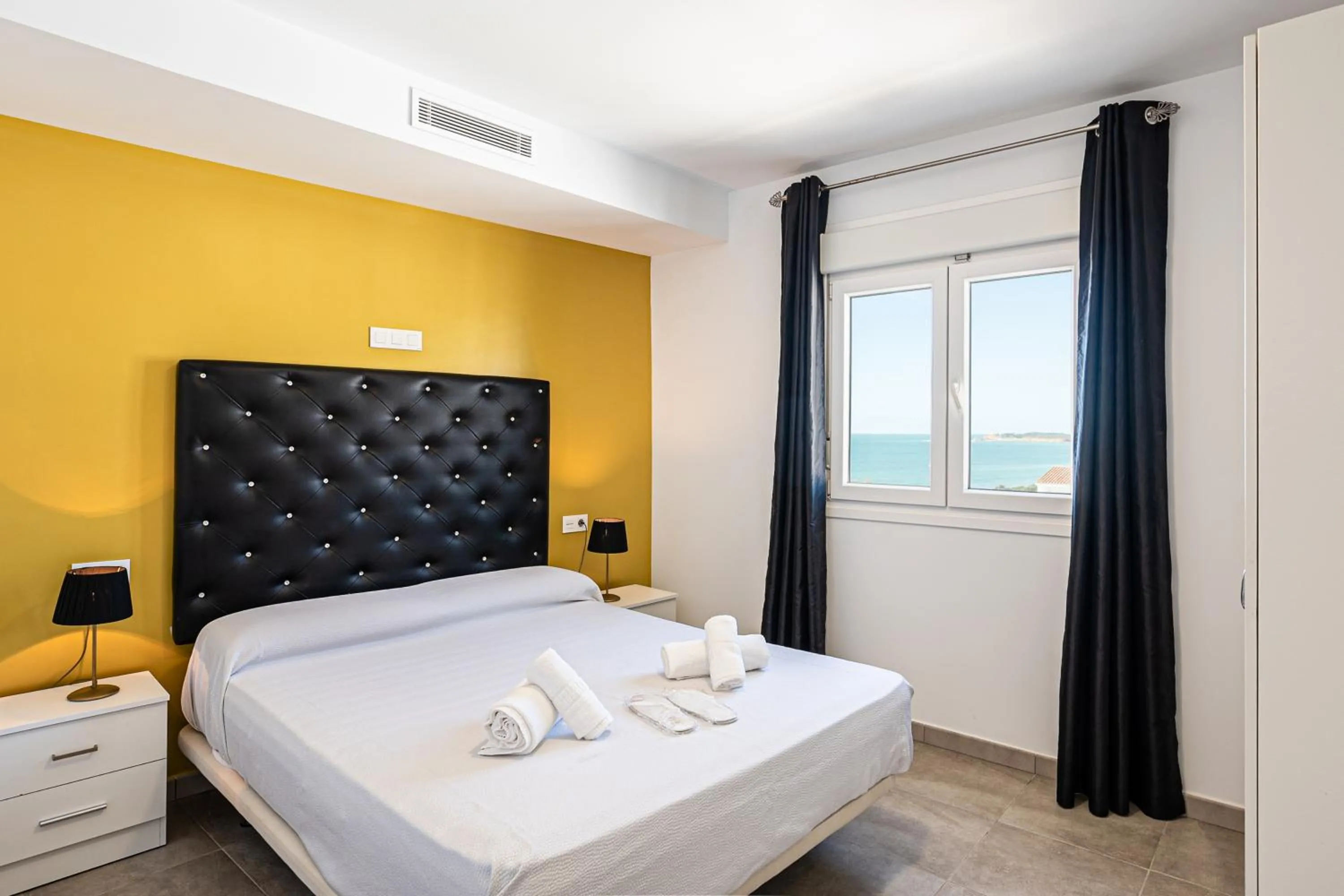 Bedroom, Bed in Apartamentos Turísticos La Boutique del Mar