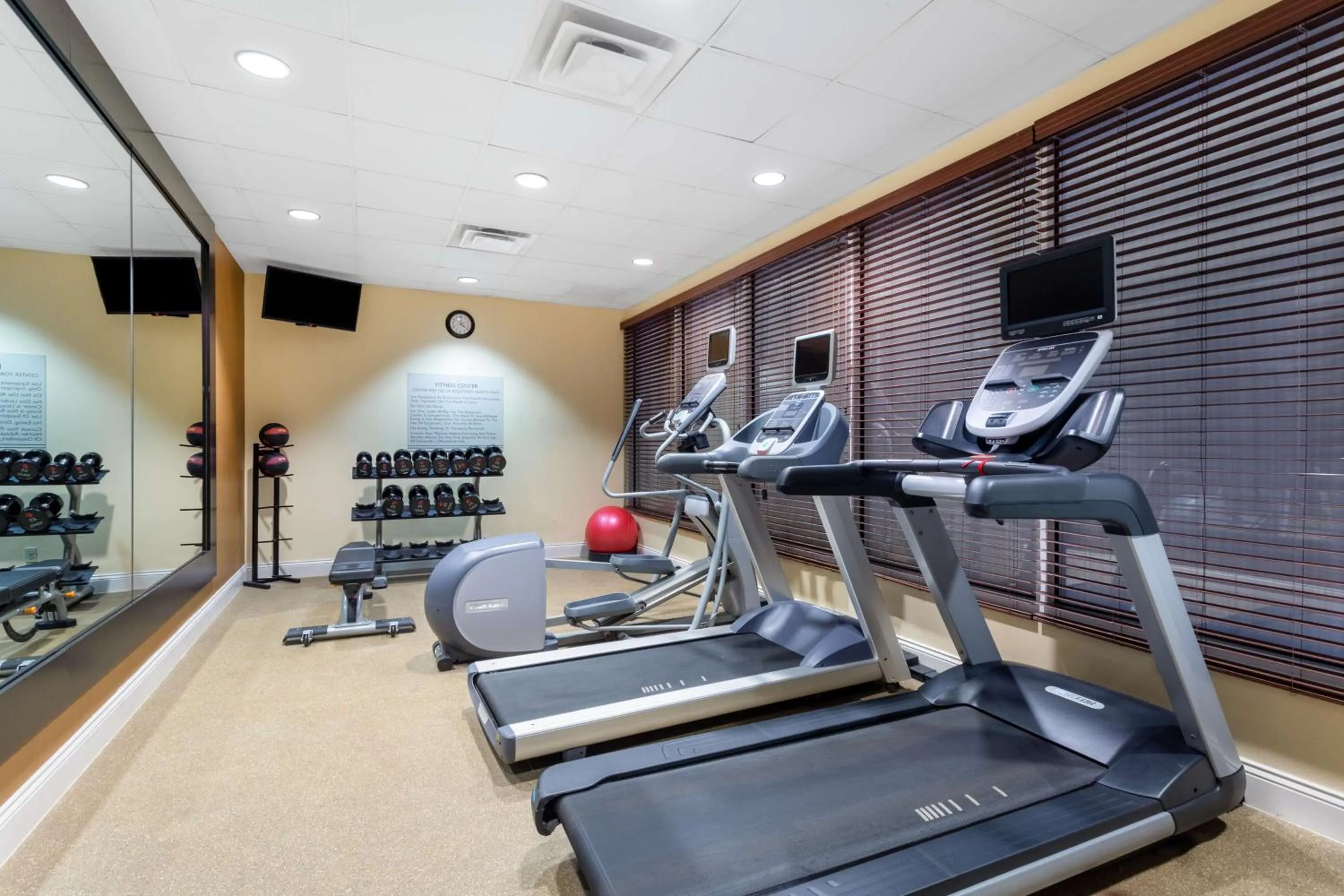 Fitness centre/facilities in Hilton Garden Inn Islip/MacArthur Airport