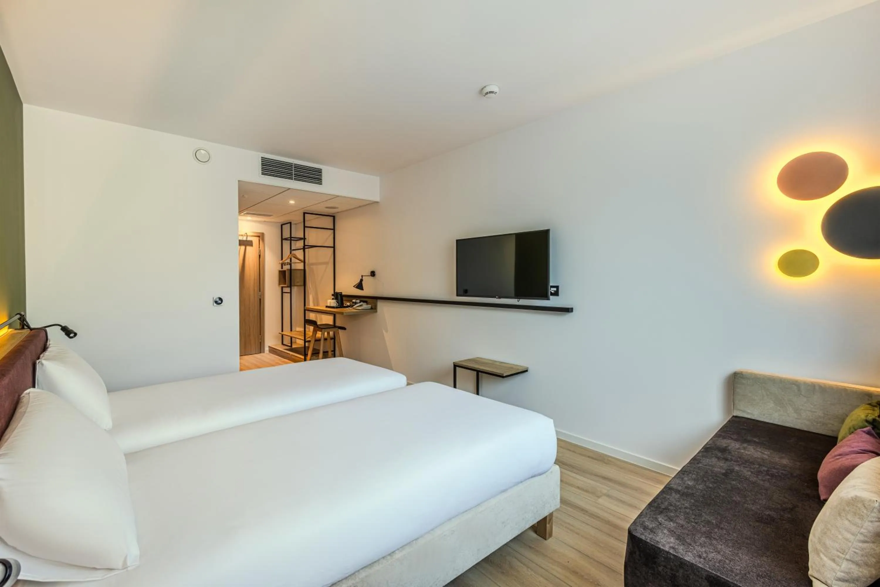 Photo of the whole room, Bed in Campanile Warszawa Północ