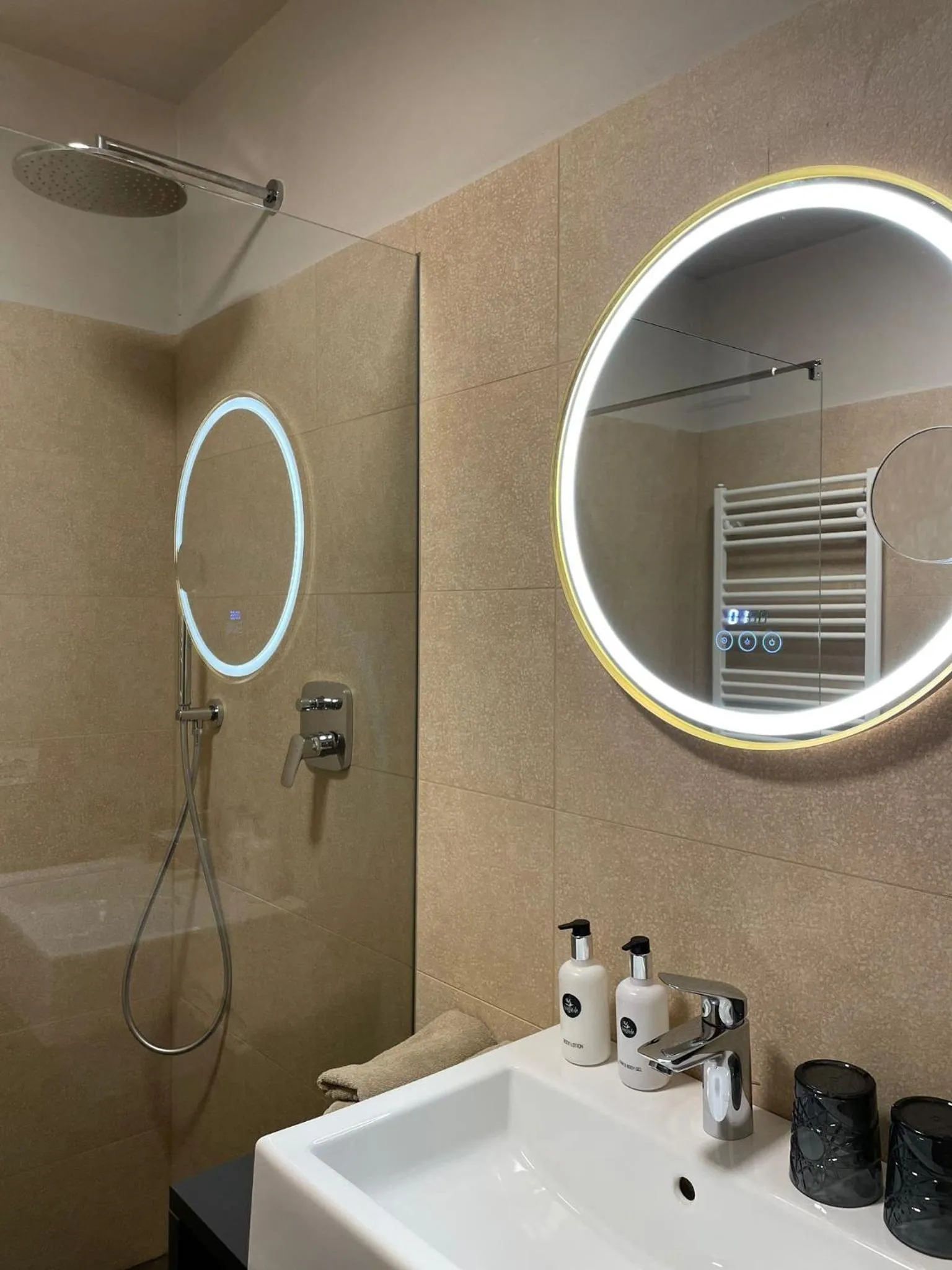 Shower in Hotel Residence MaVie