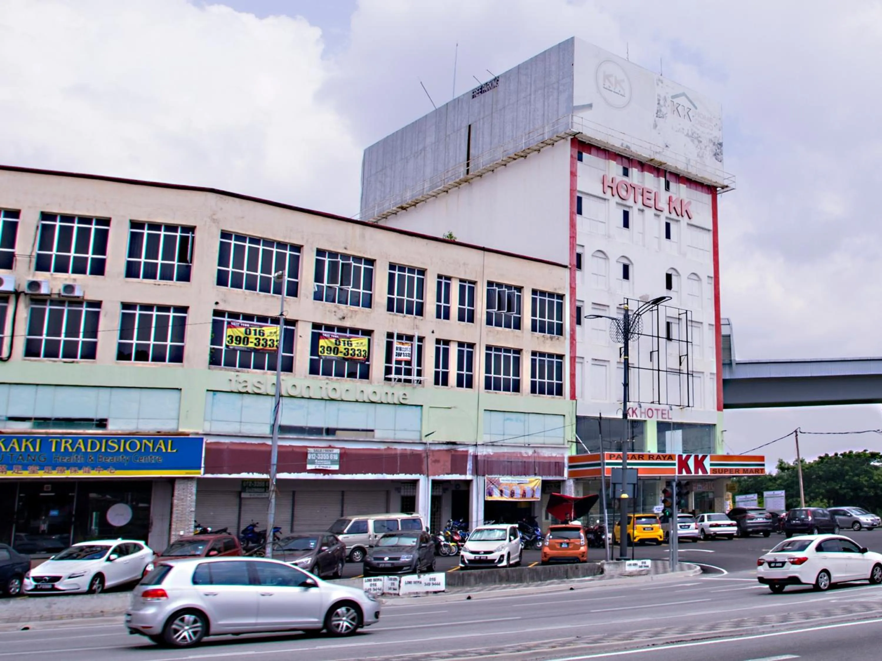 Facade/entrance, Property Building in OYO 43961 Kk Hotel Kajang