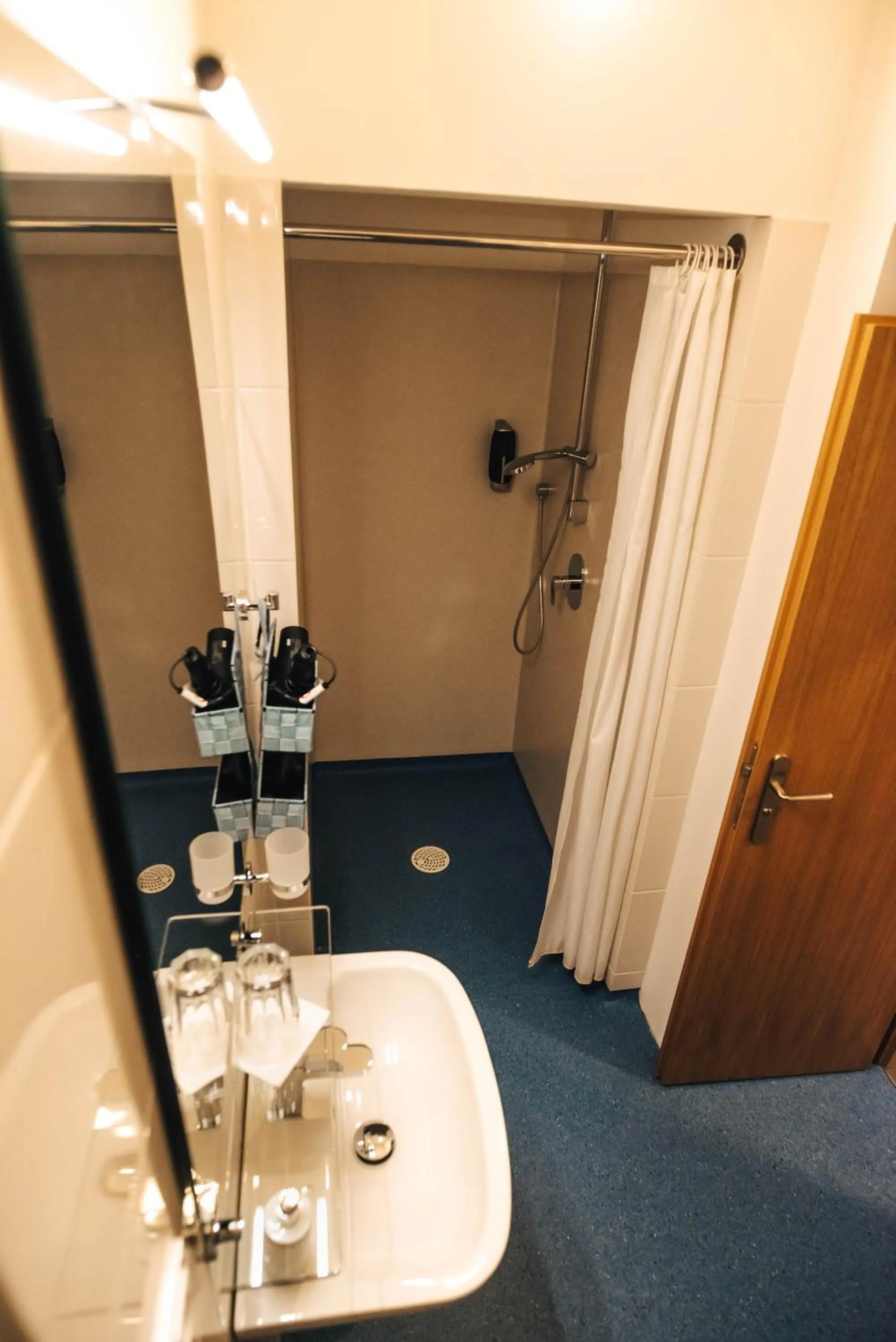 Shower in Hotel Forea