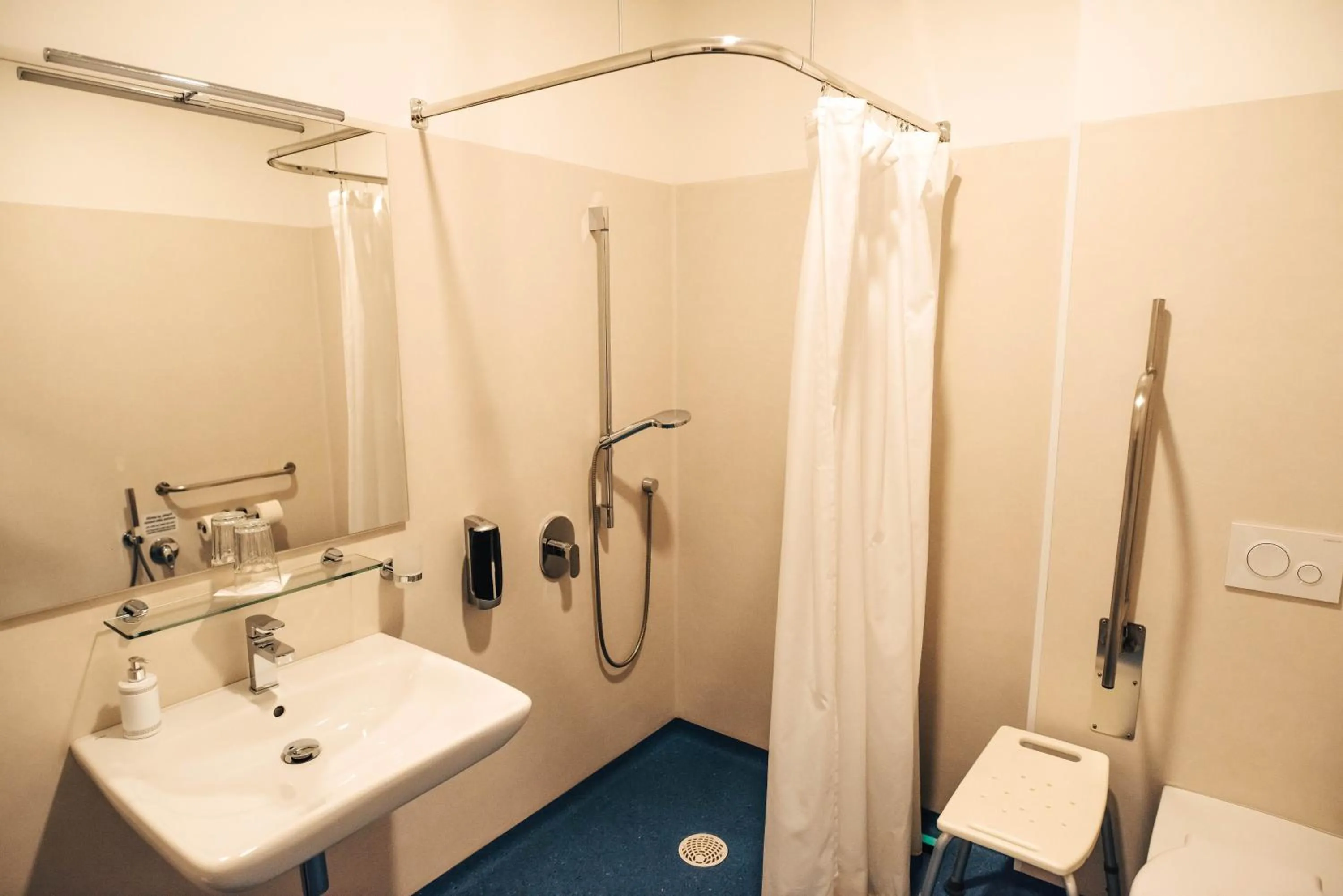 Shower in Hotel Forea