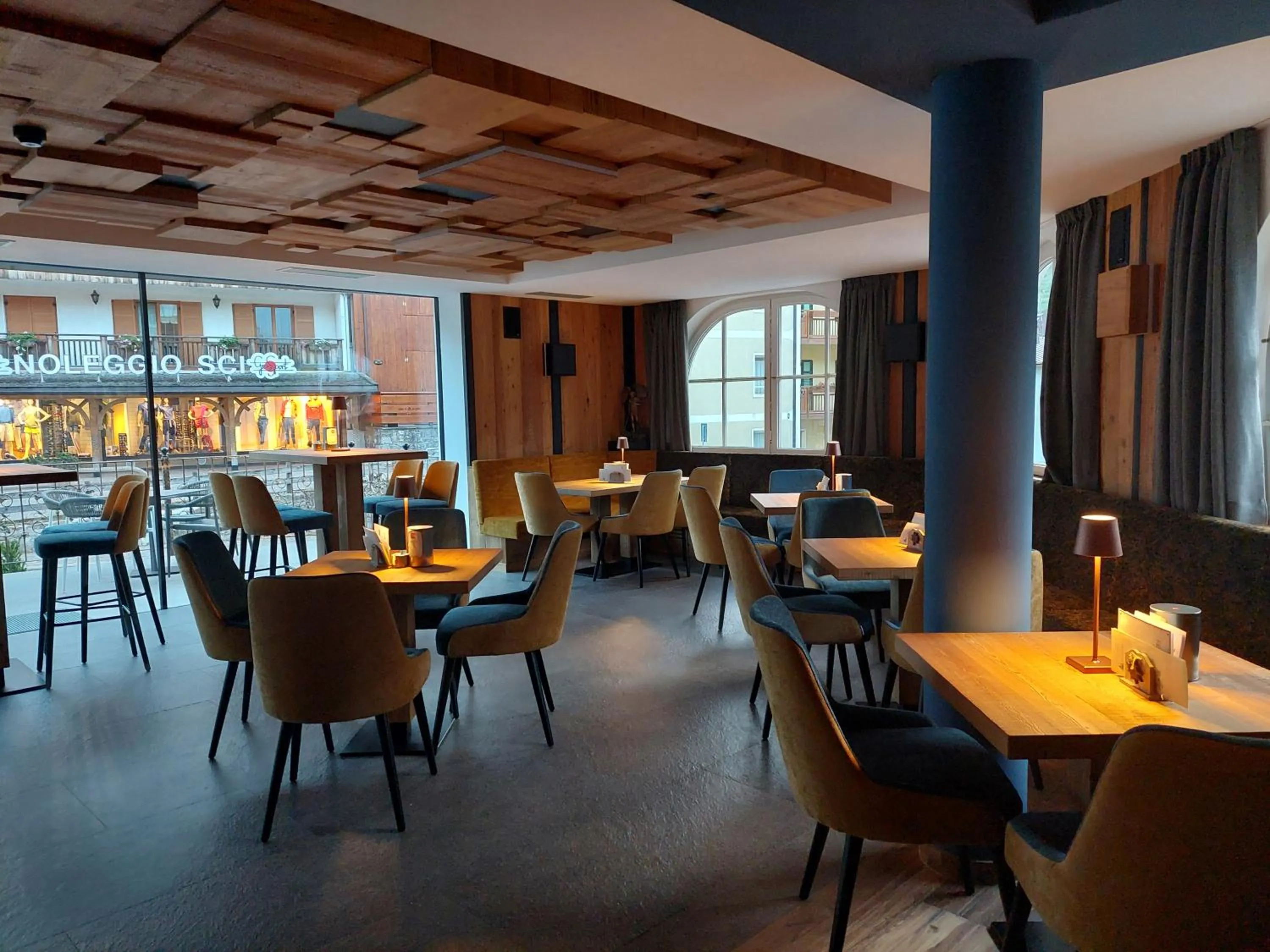 Restaurant/places to eat in Hotel El Pilon