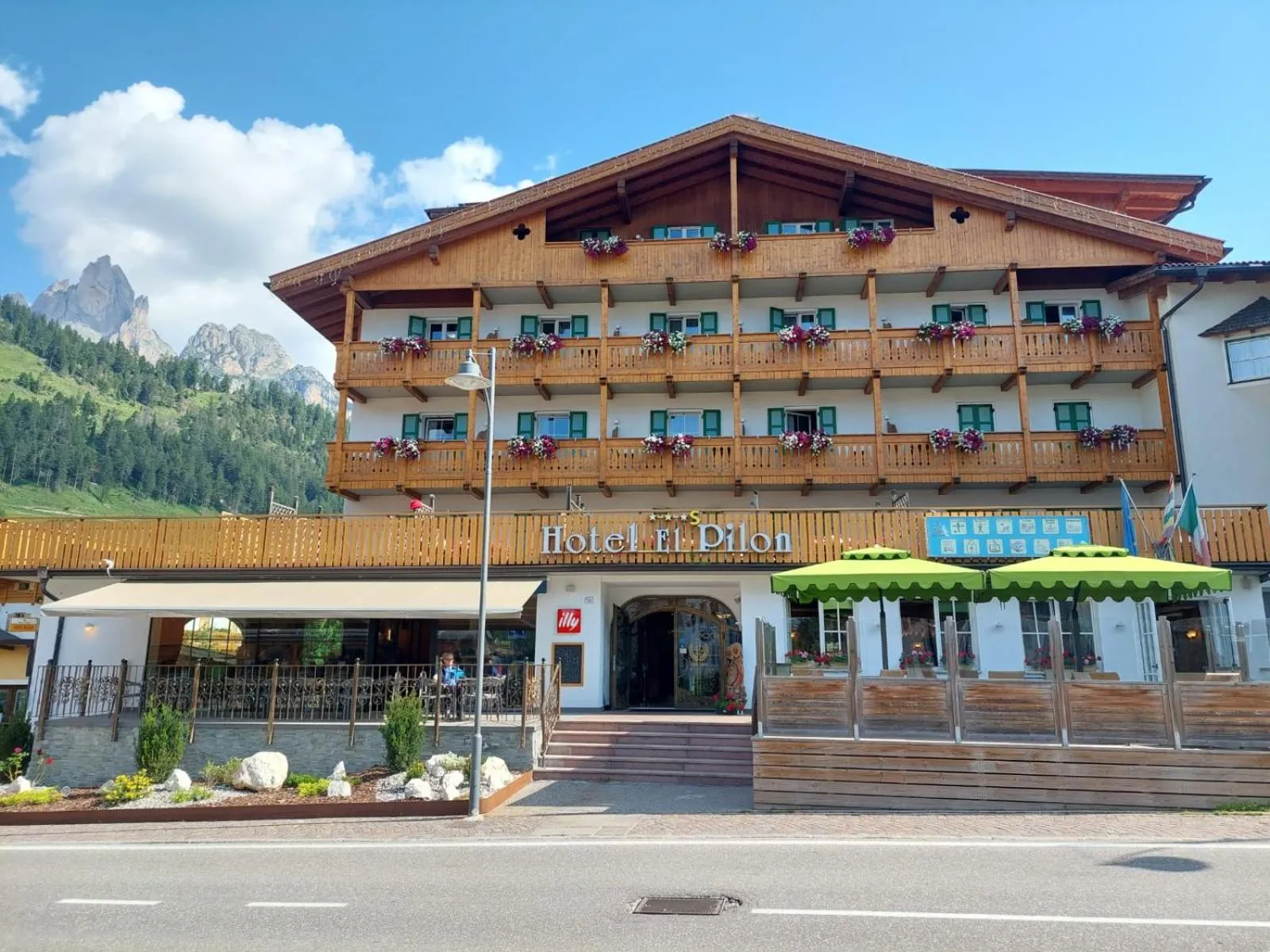 Property building in Hotel El Pilon