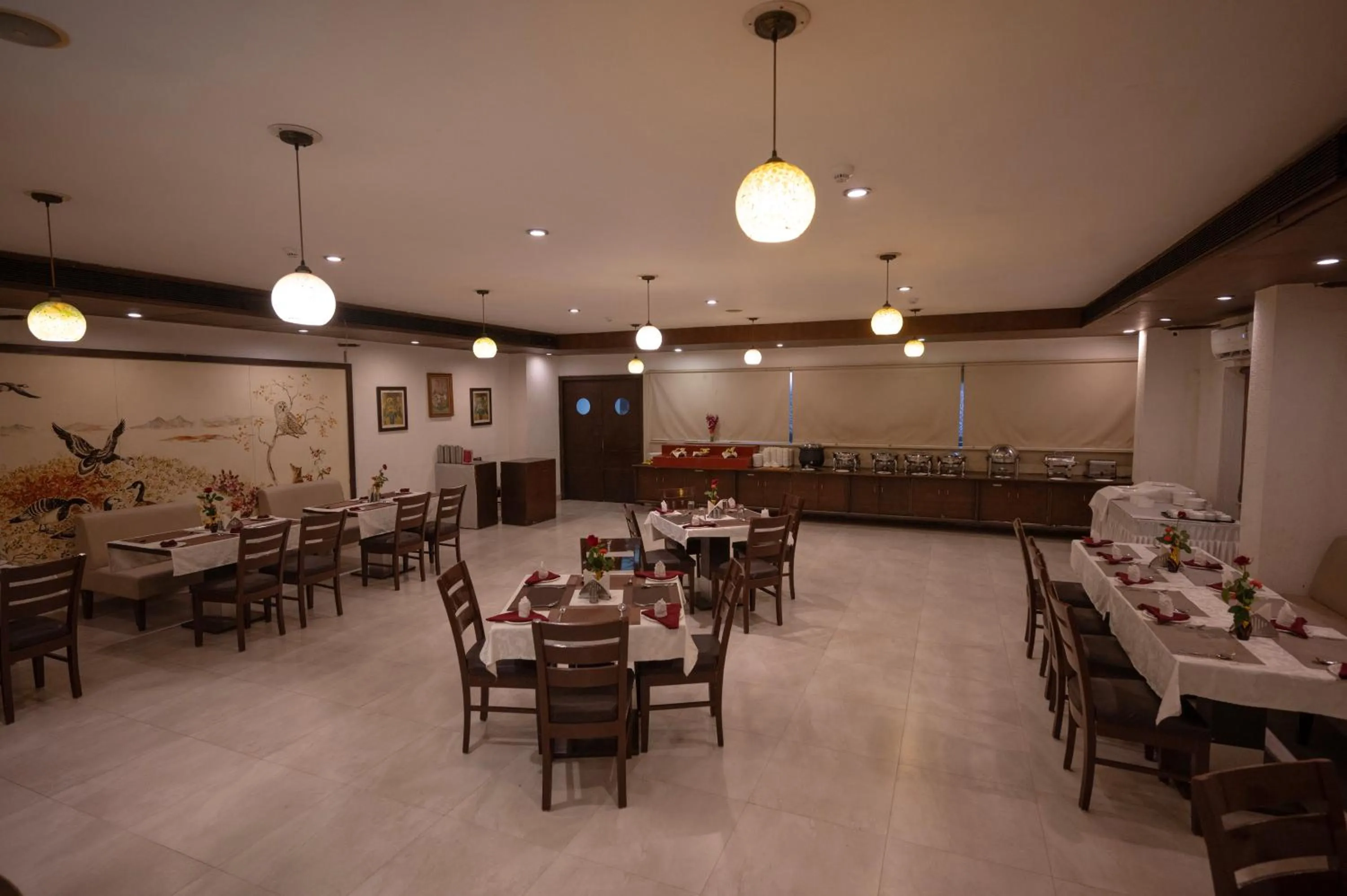 Restaurant/places to eat in Hotel Clarks Collection Bhavnagar