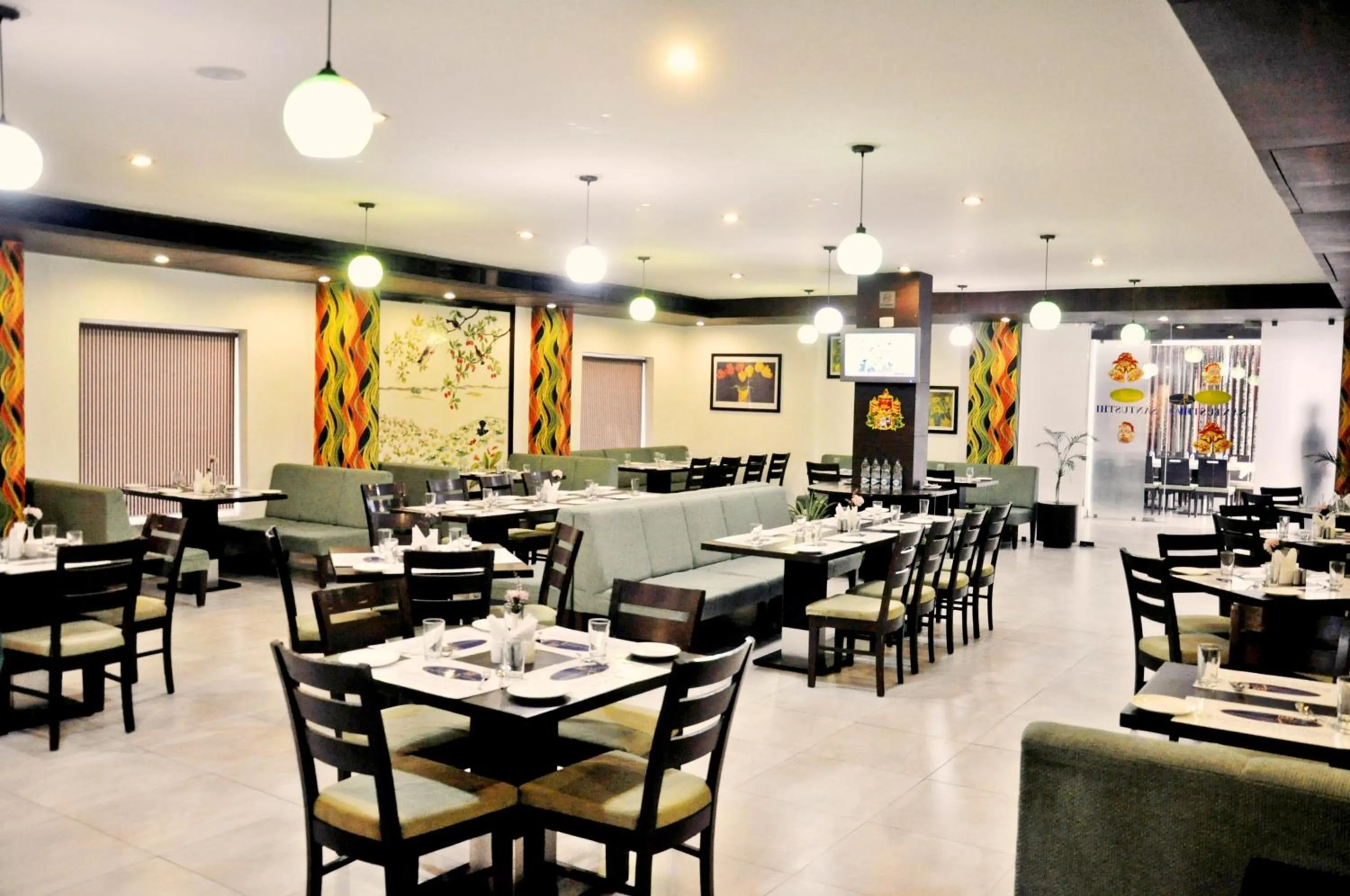 Restaurant/places to eat in Hotel Clarks Collection Bhavnagar