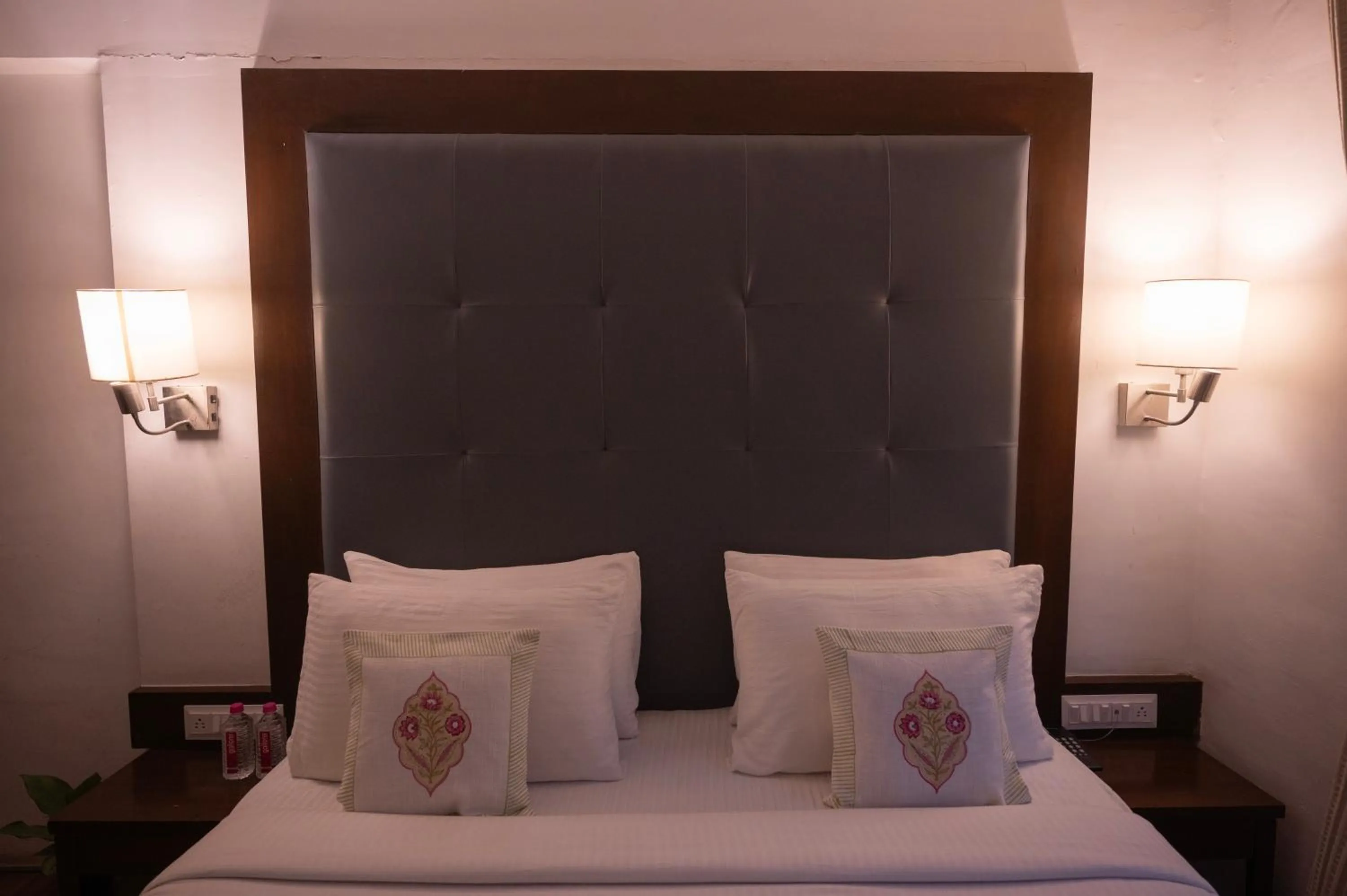 Bed in Hotel Clarks Collection Bhavnagar