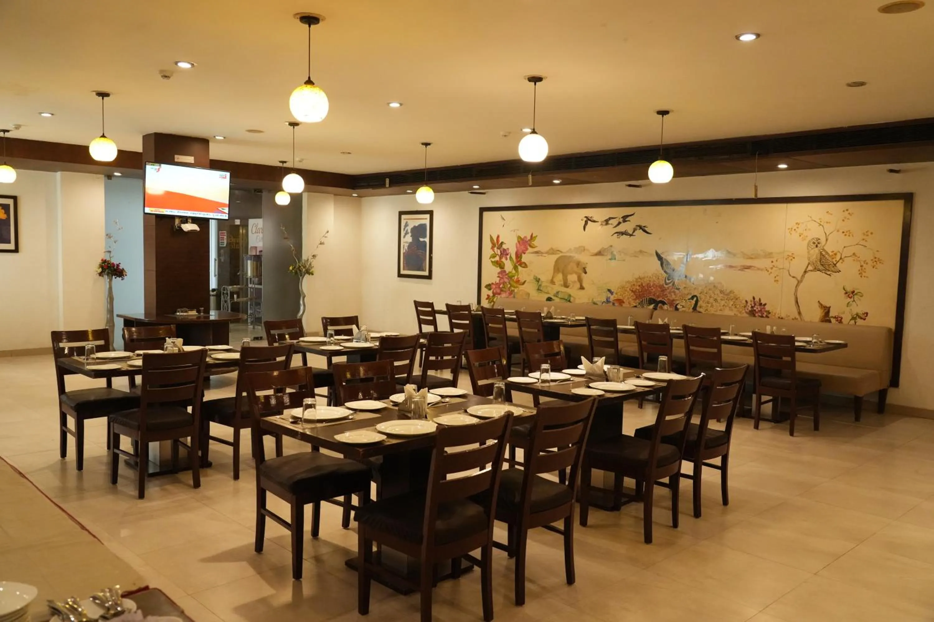 Restaurant/places to eat in Hotel Clarks Collection Bhavnagar