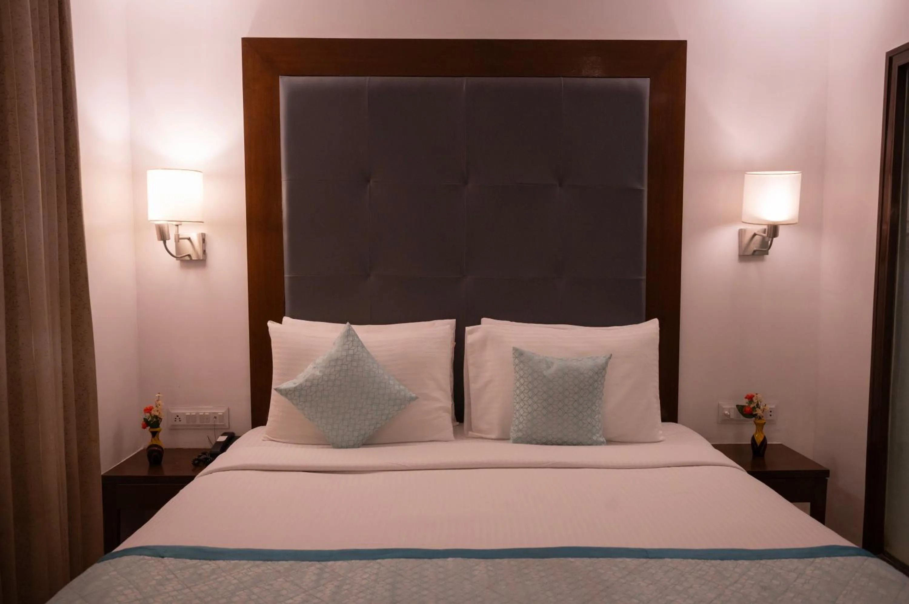 Bed in Hotel Clarks Collection Bhavnagar