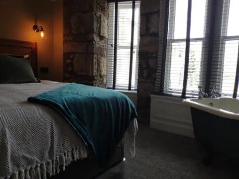 Bed in The Covenanter Hotel