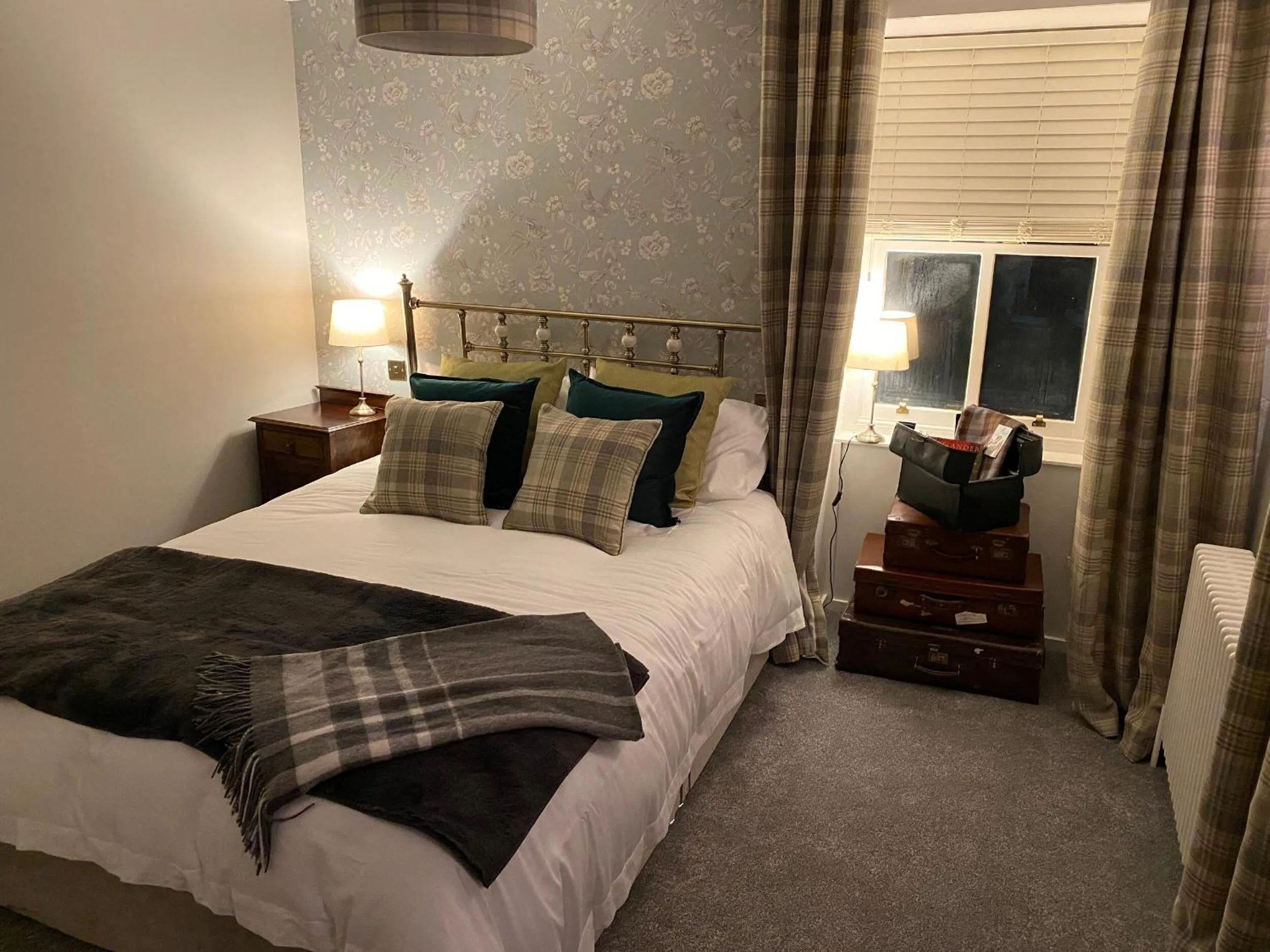 Bed in The Covenanter Hotel