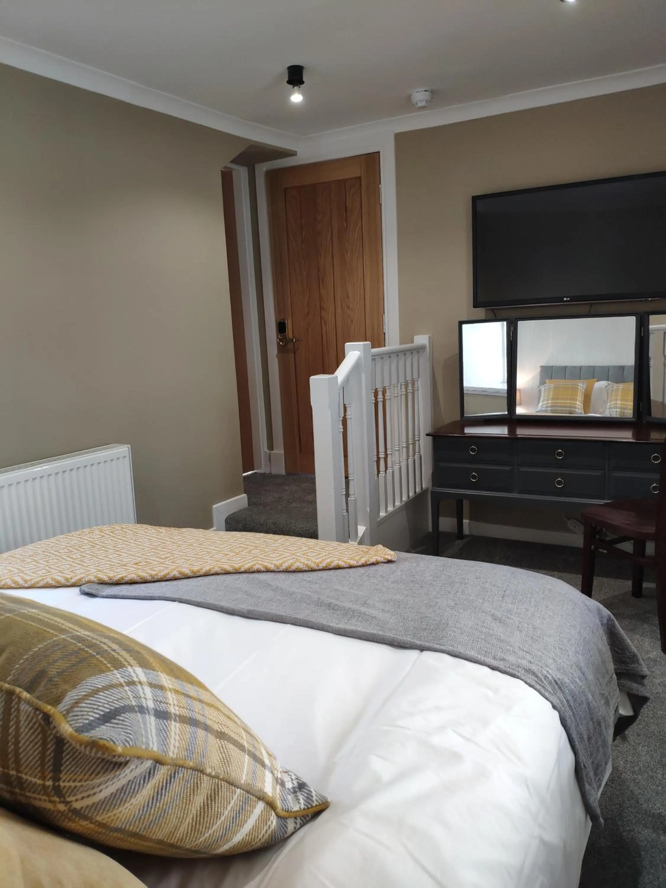 Bed in The Covenanter Hotel