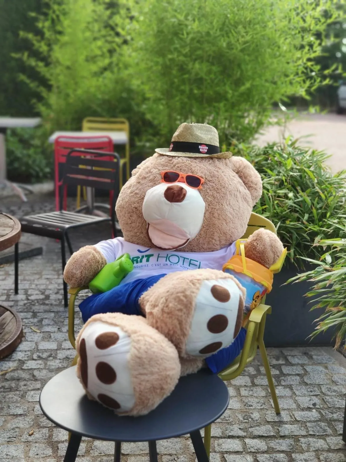 Patio in Brit Hotel Reims Croix Blandin