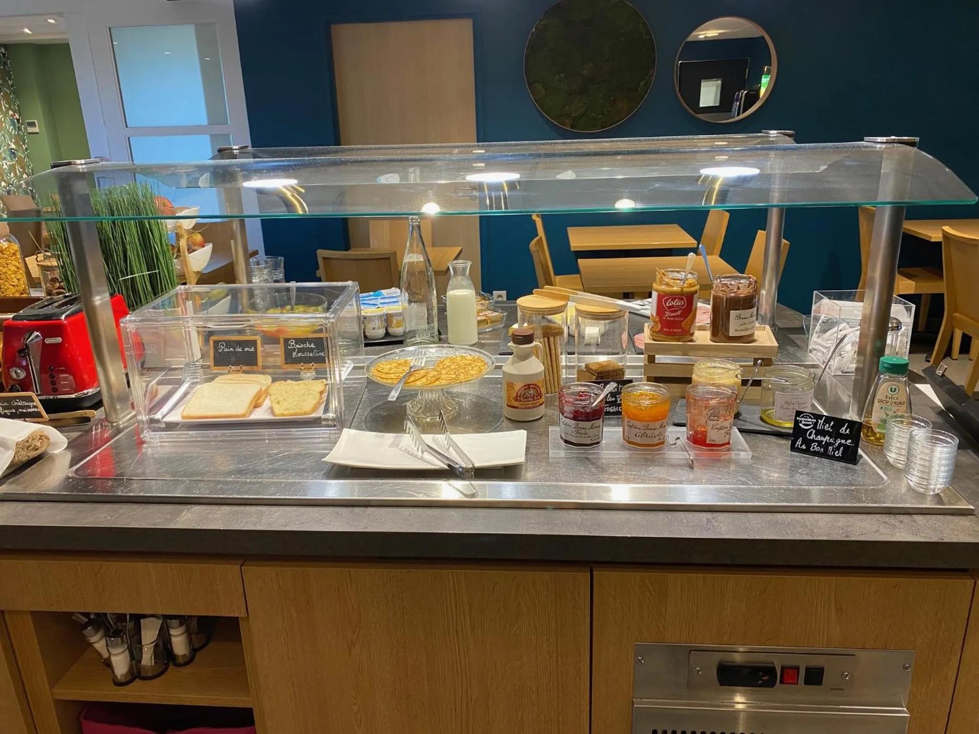 Breakfast in Brit Hotel Reims Croix Blandin