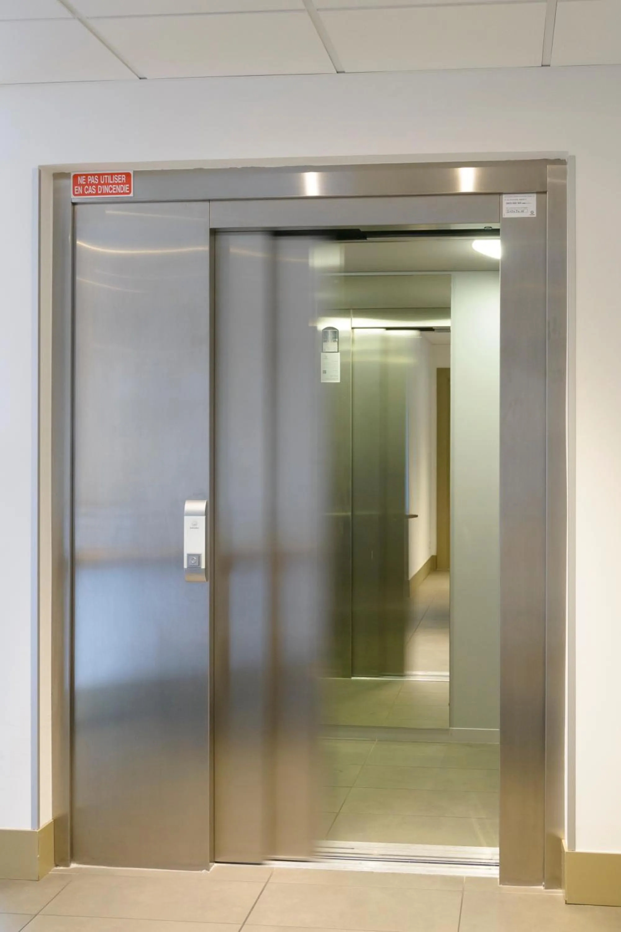 elevator in Brit Hotel Reims Croix Blandin