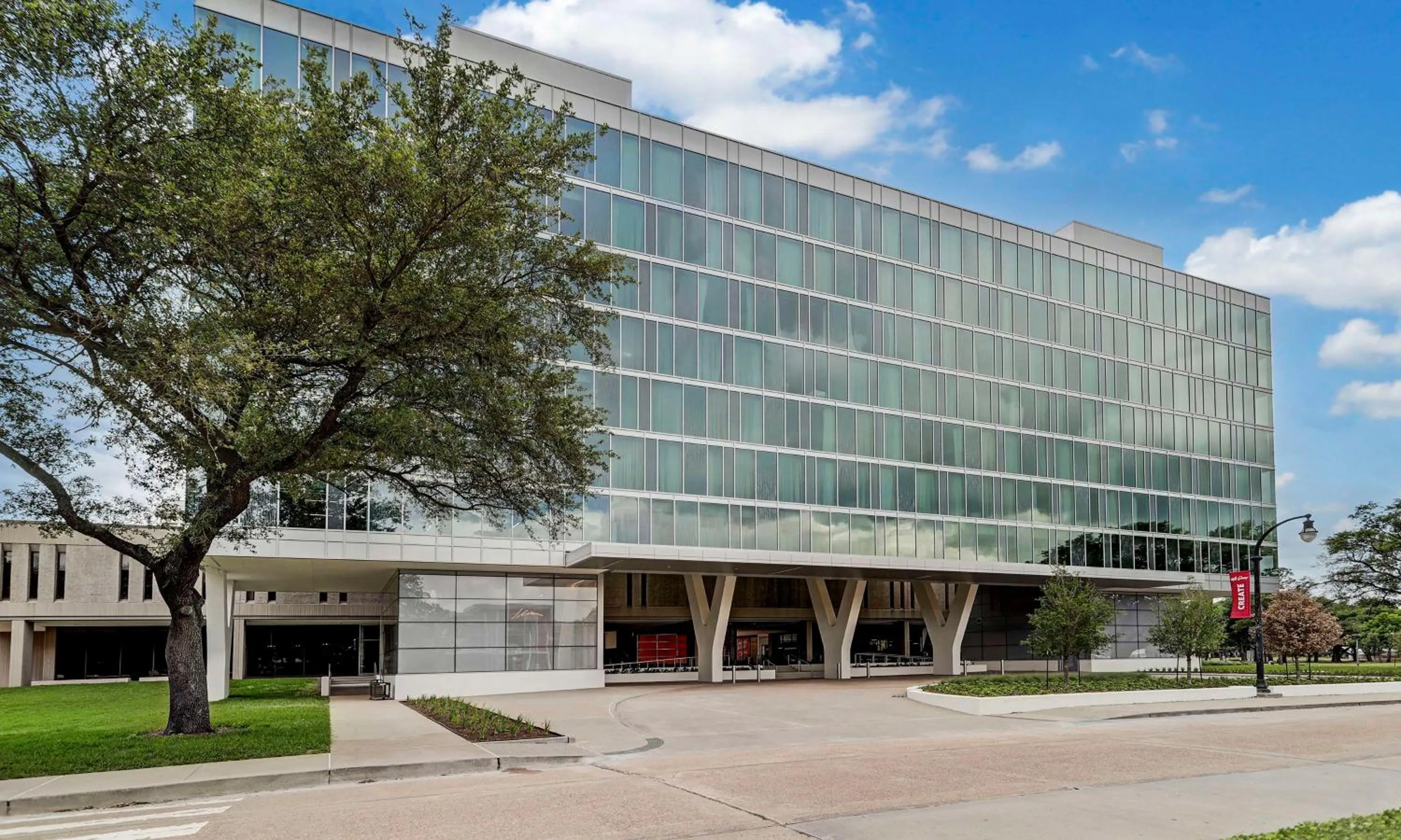 Property building in Hilton University of Houston