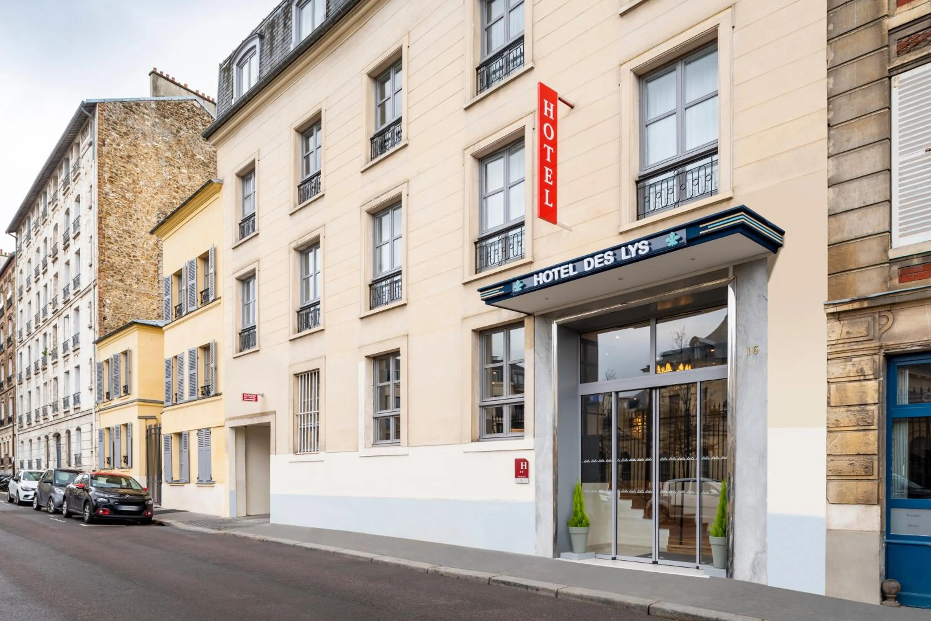 Facade/entrance in Hotel des Lys