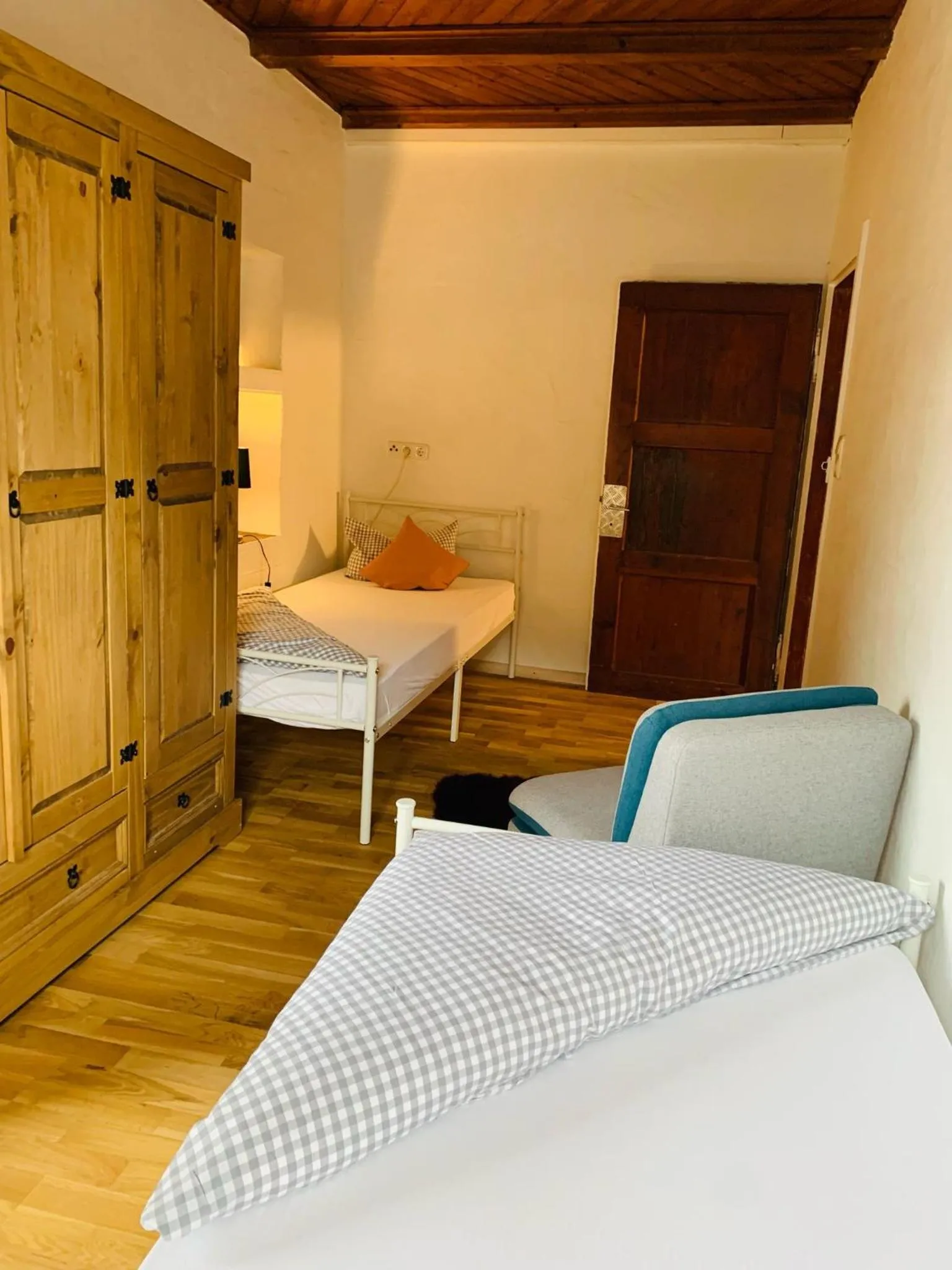 Photo of the whole room, Bed in Hotel zum Urviech -Erwachsenenhotel-