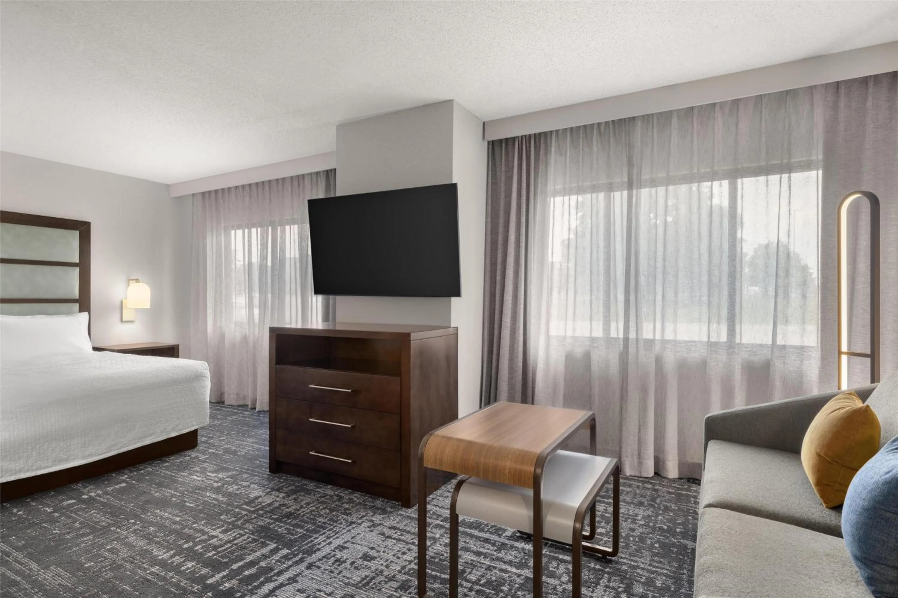 Living room, Bed in Homewood Suites by Hilton Indianapolis Carmel