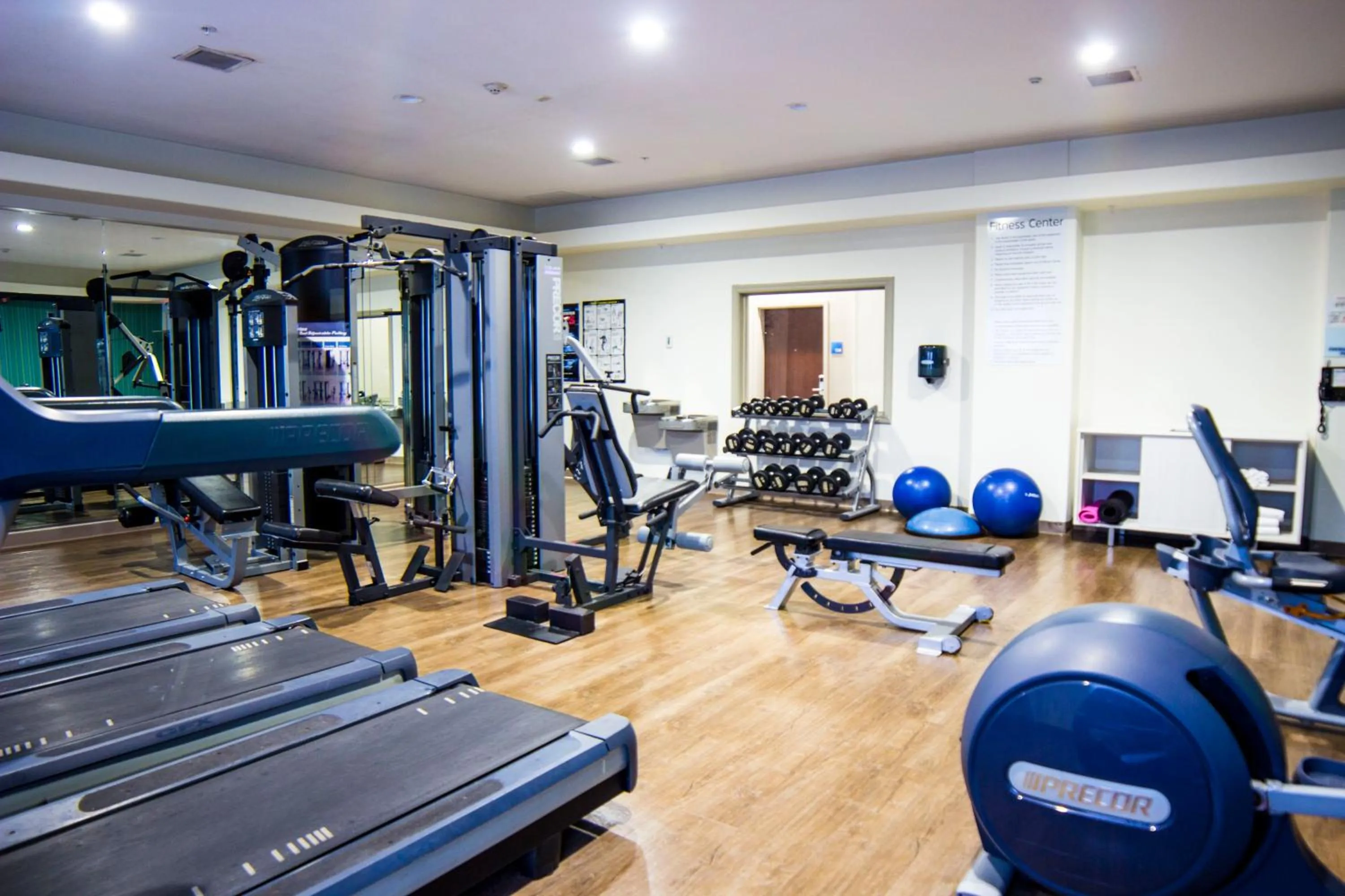 Fitness centre/facilities in Holiday Inn Express Seguin by IHG