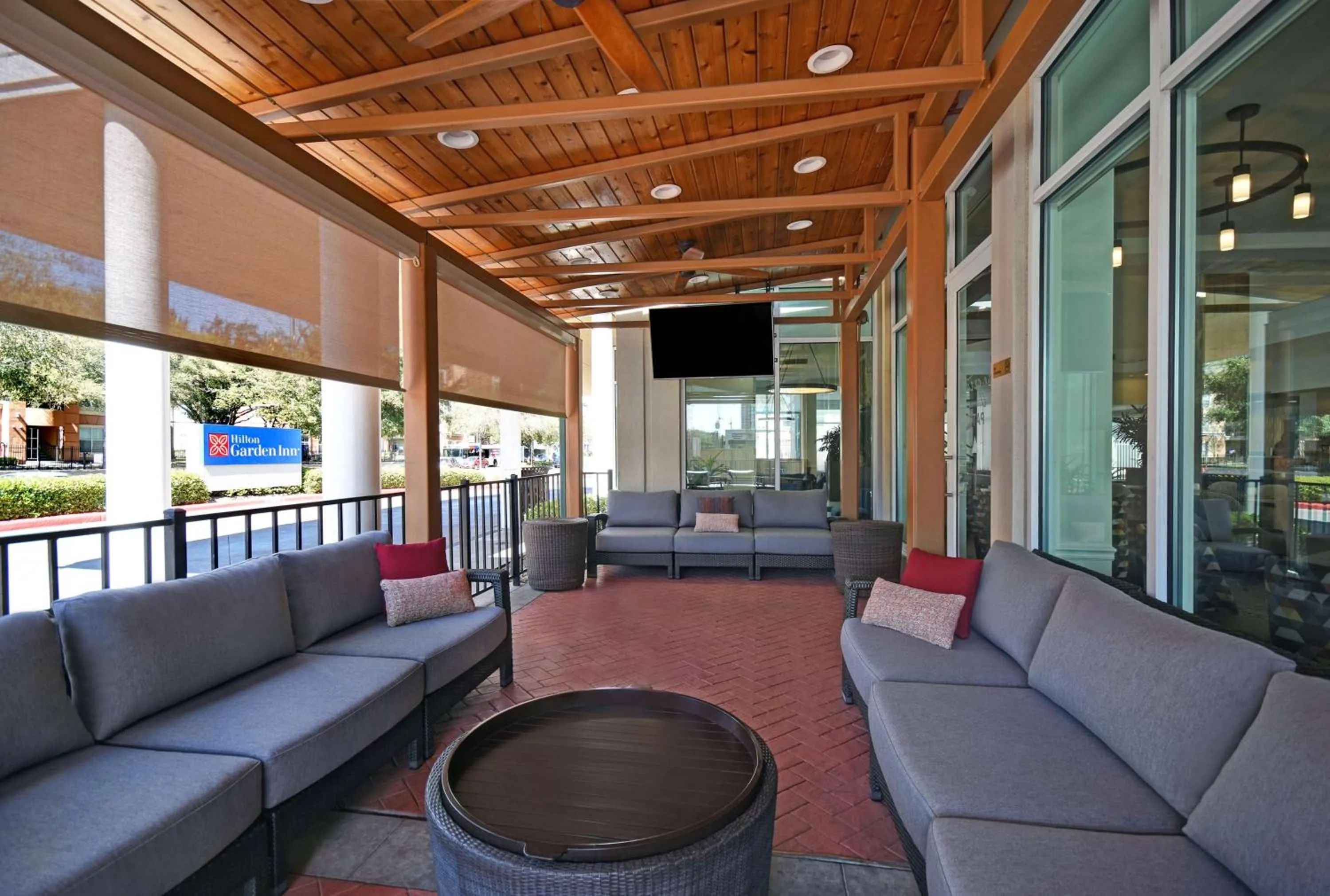 Patio in Hilton Garden Inn Houston/Galleria Area