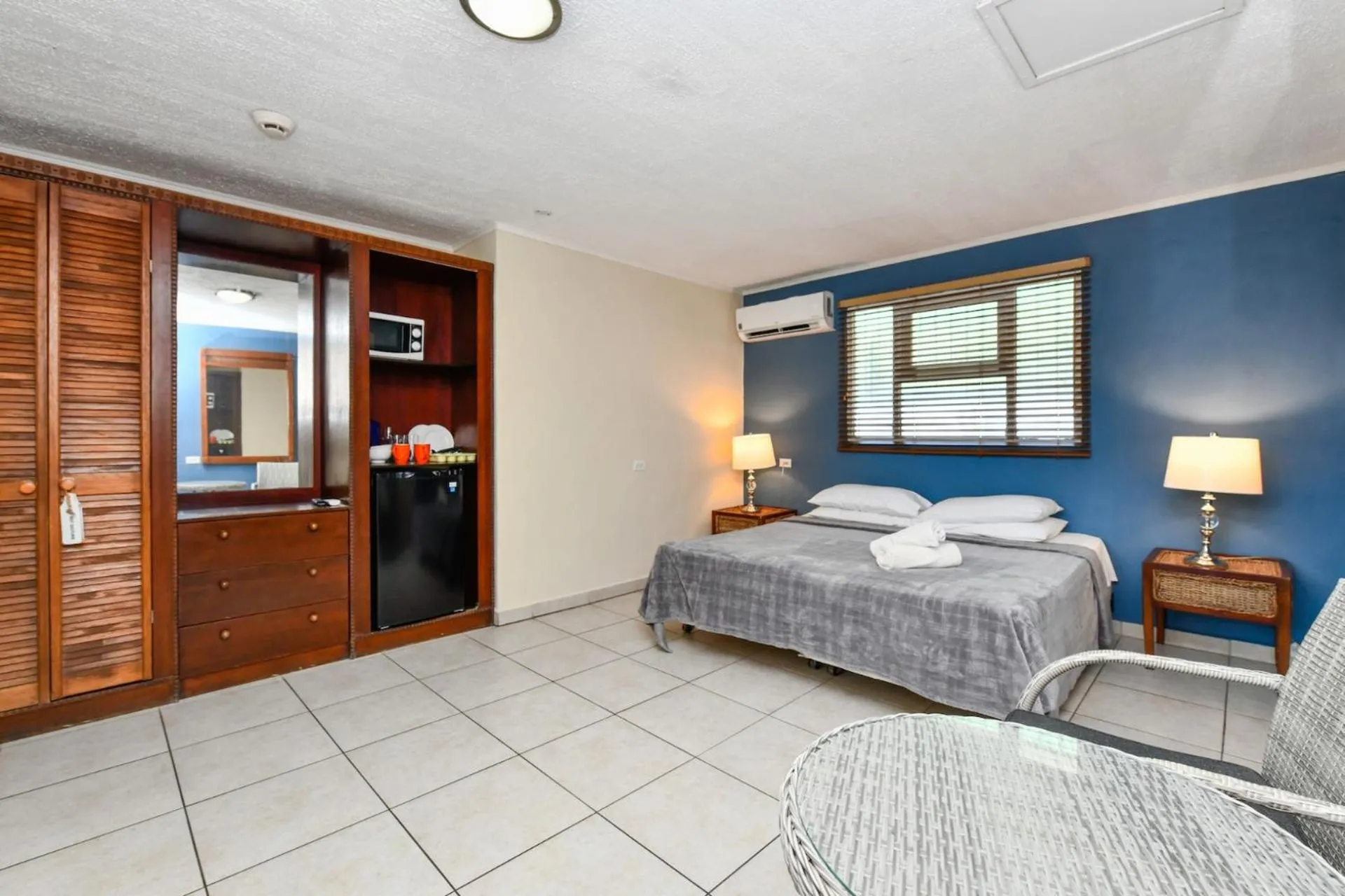 Bed in Arubiana Inn Hotel