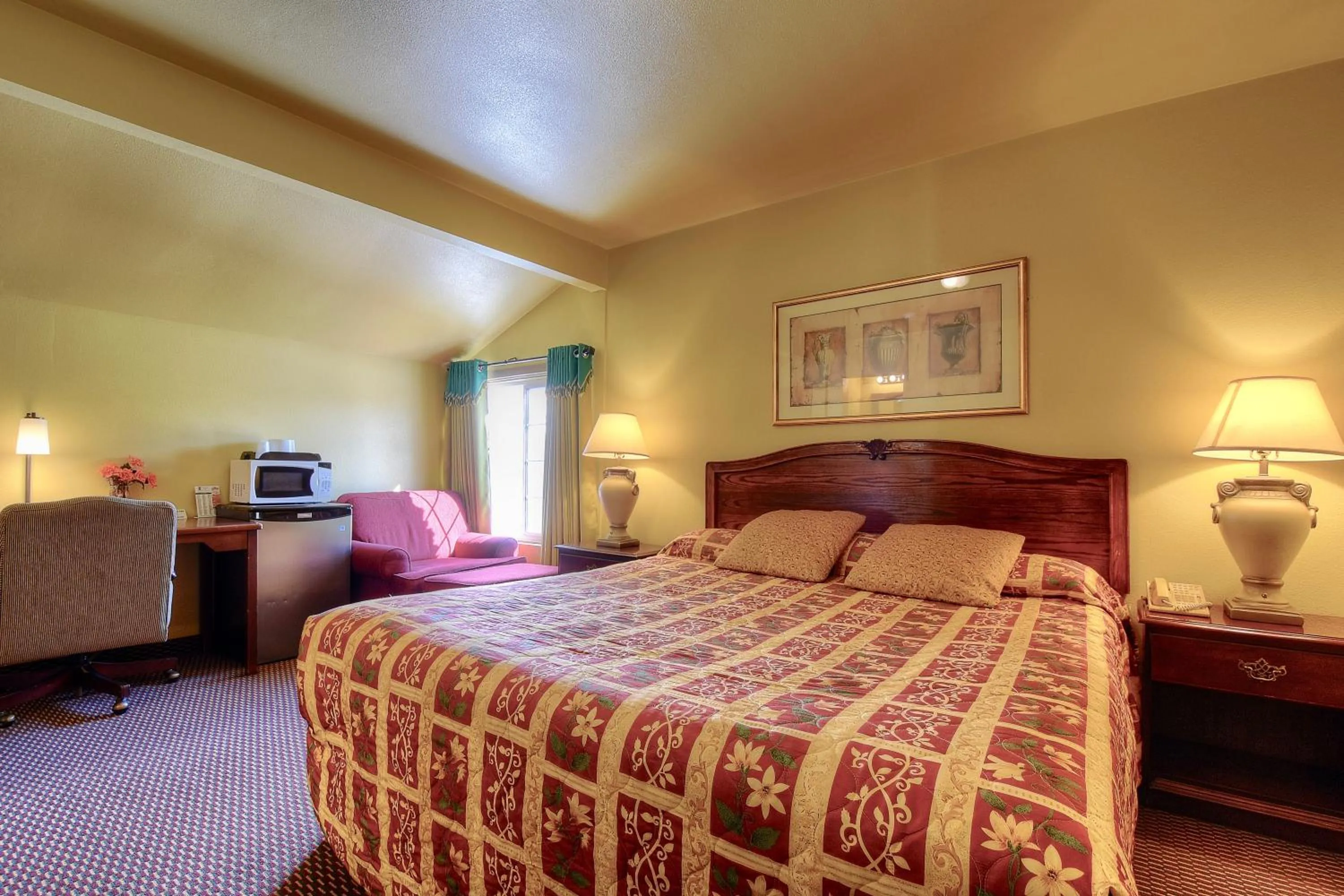 Photo of the whole room, Bed in Bayside Inn